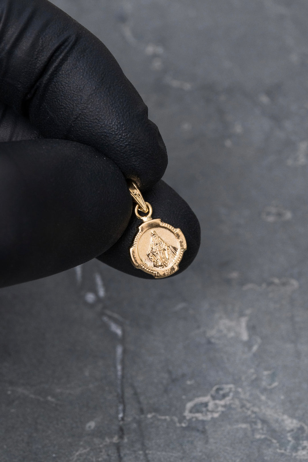 Dije virgen de la milagrosa 0.5gr / Largo 1.7cm — Oro Amarillo