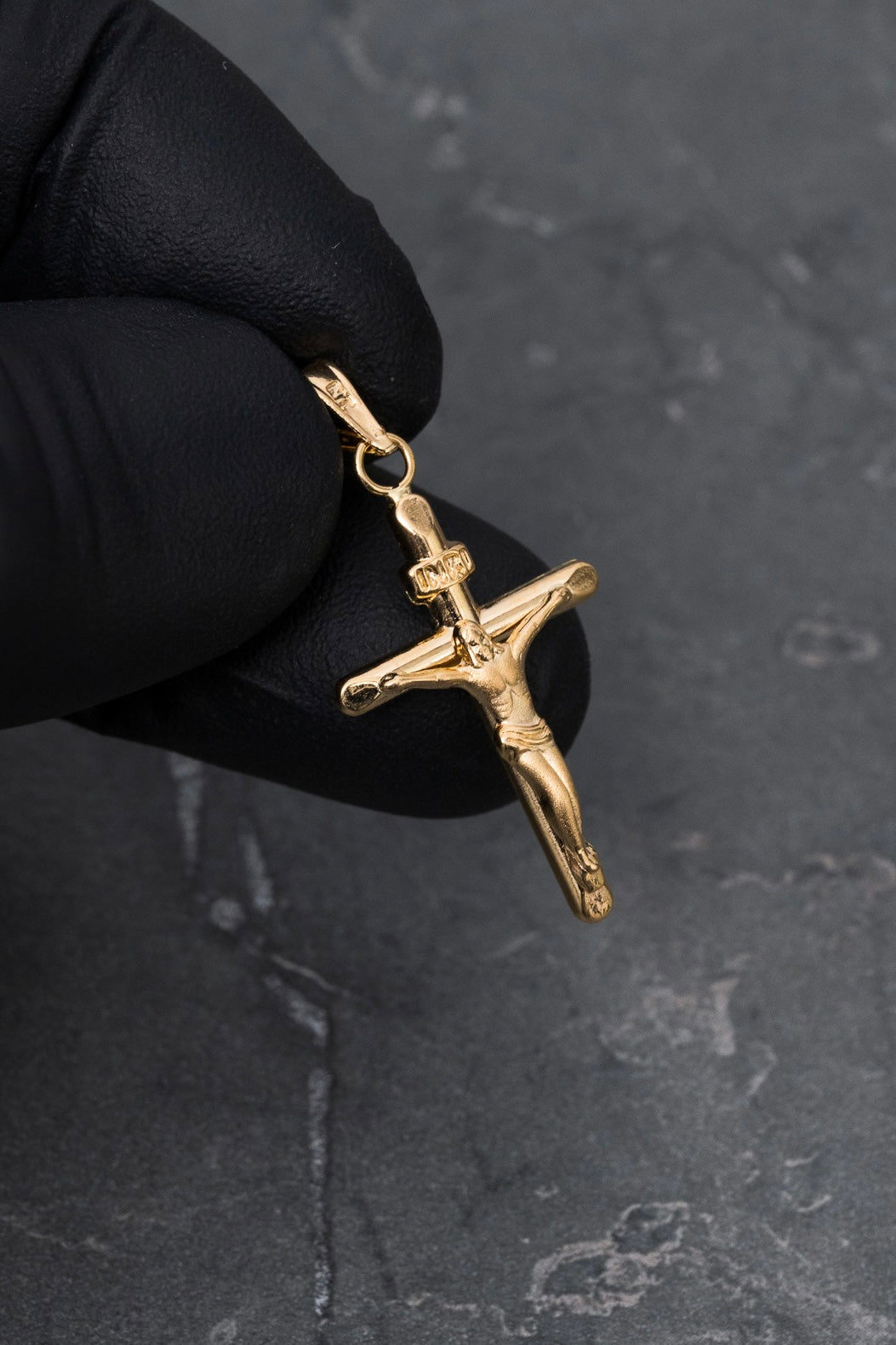 Dije cruz jesus 1.05gr / Largo 3.3 cm — Oro Amarillo
