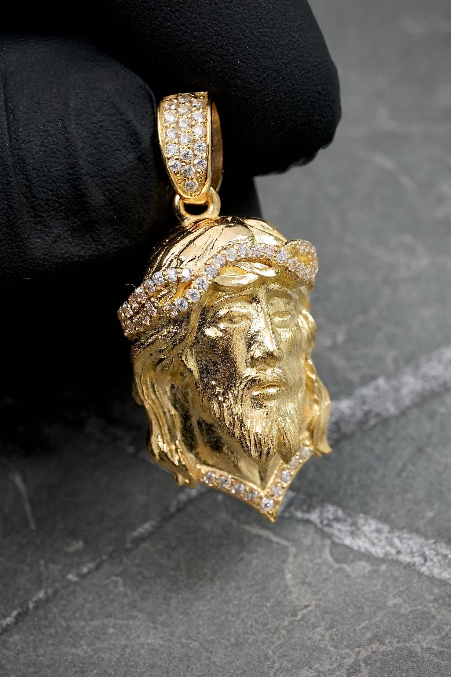 Dije rostro de jesus con 36pts de diamantes Lab 13.6gr / Largo 3.3cm / Oro Amarillo (Joya) B