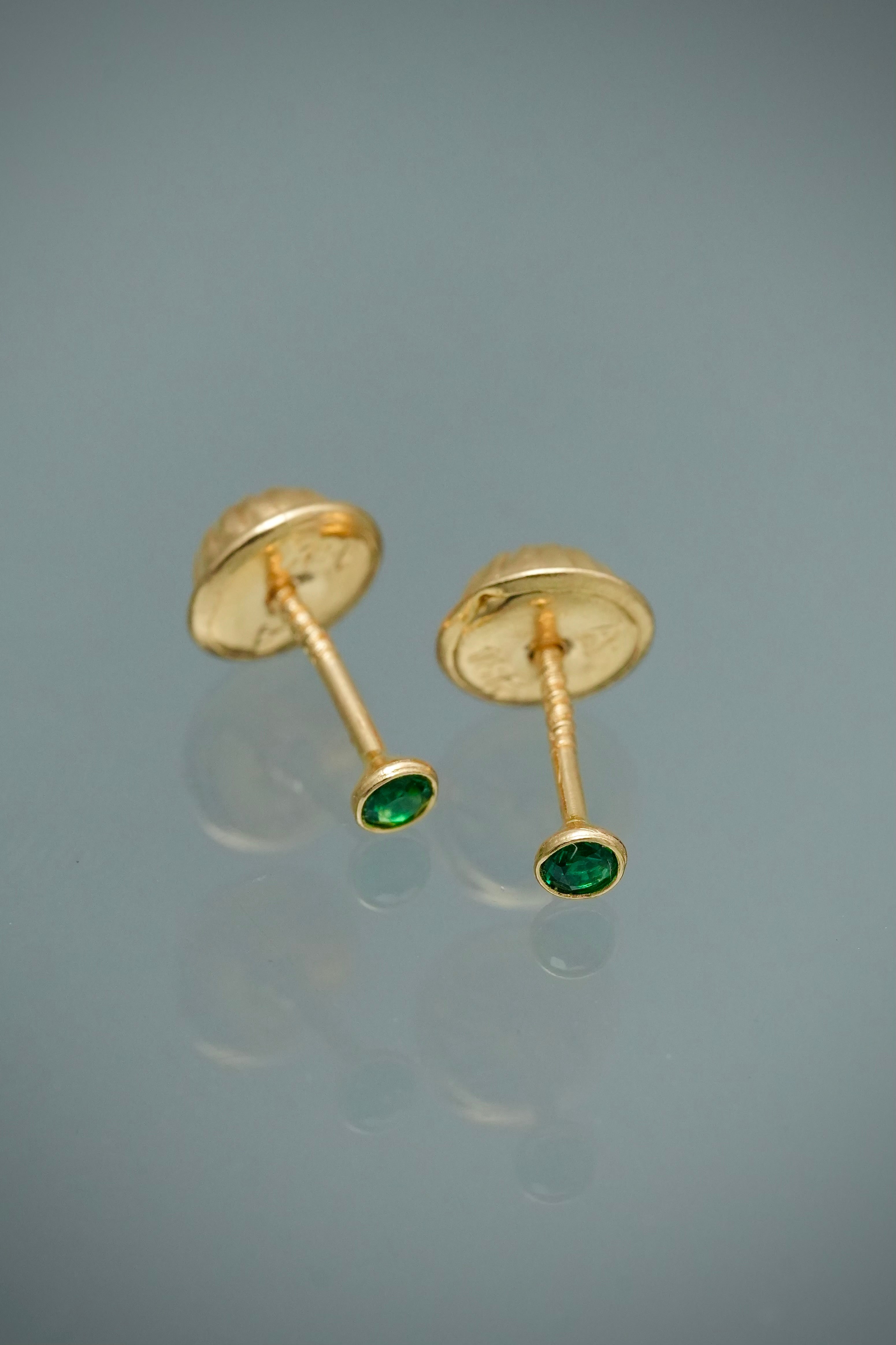 Topos Circulo con Swarovski Verde 0.35gr / 0.2cm / 2mm — Oro Amarillo