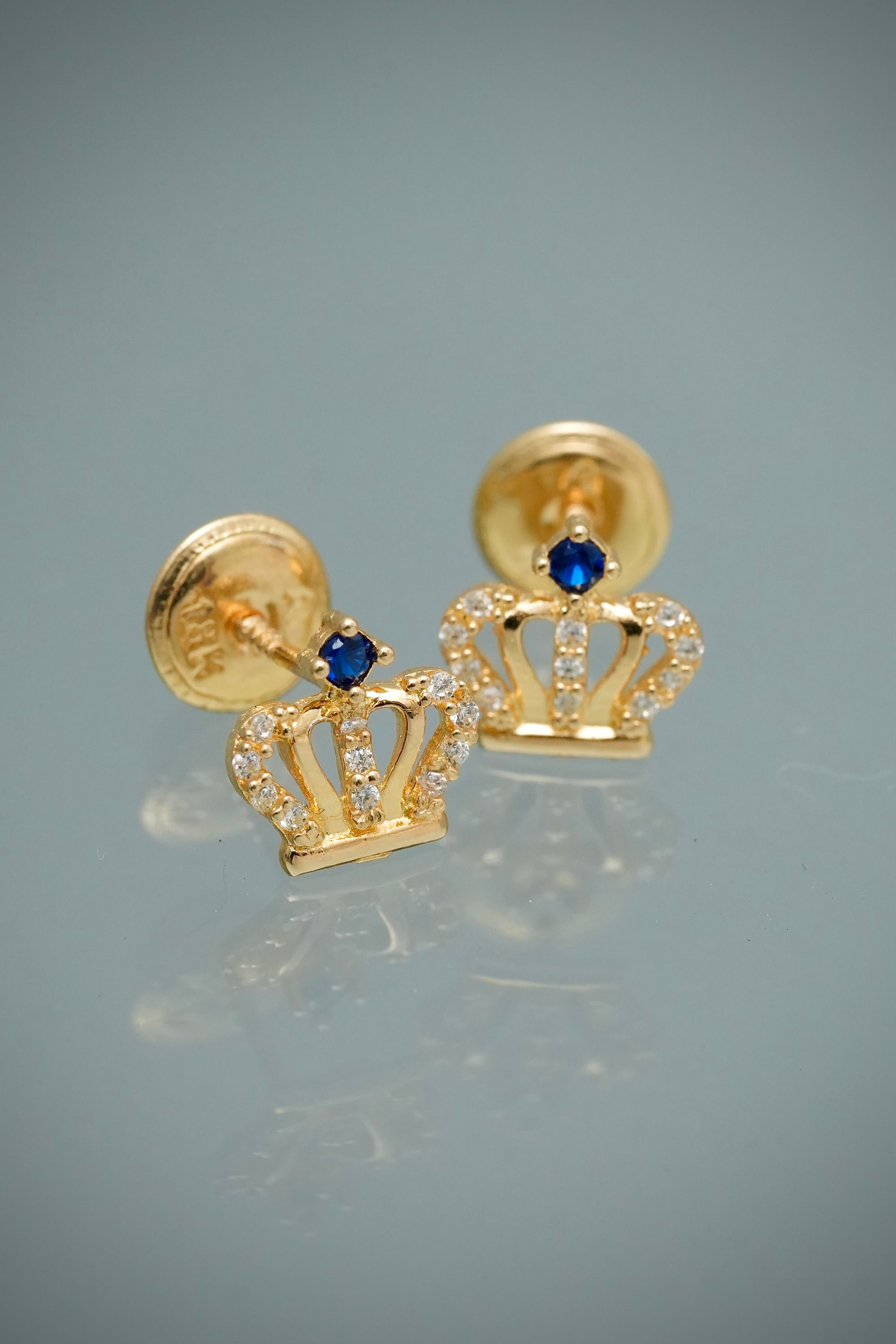 Topos Corona con Swarovski Azul y Blanco 0.8gr / 0.7cm / 7.3mm — Oro Amarillo
