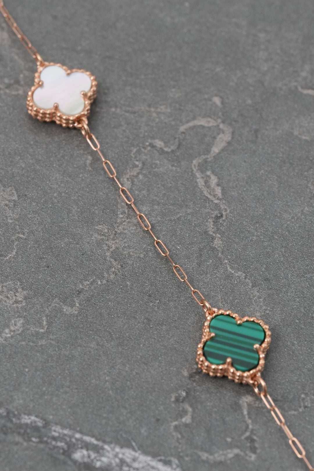 Pulso Lucky Clover Piedra Verde y Blanca 3.45gr / 18cm / 9.7mm — Oro Rosado