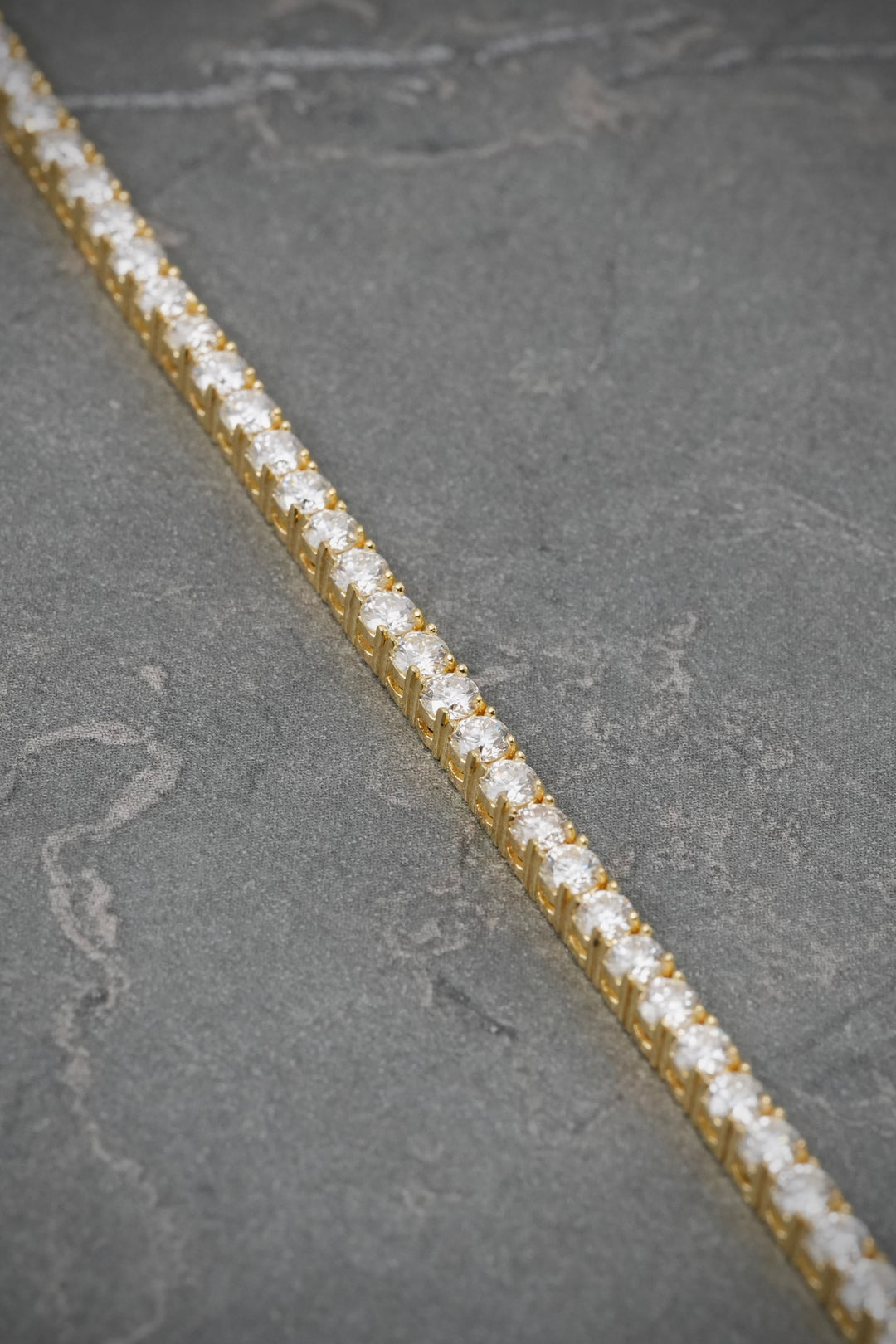 Pulso Tenis con 415pts de Diamantes 9.8gr / 18cm / 2.6mm — Oro Amarillo