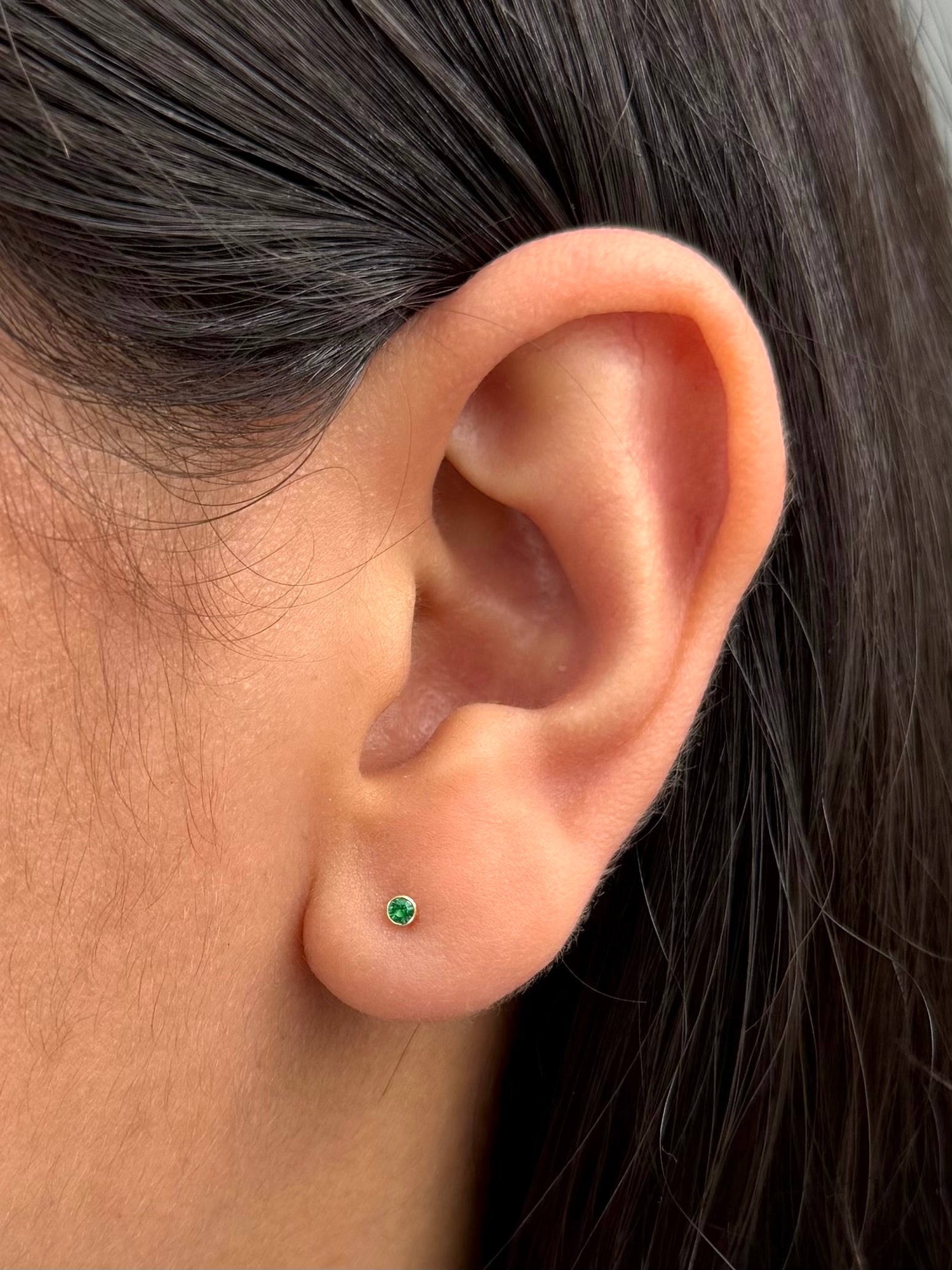 Topos Circulo con Swarovski Verde 0.35gr / 0.2cm / 2mm — Oro Amarillo