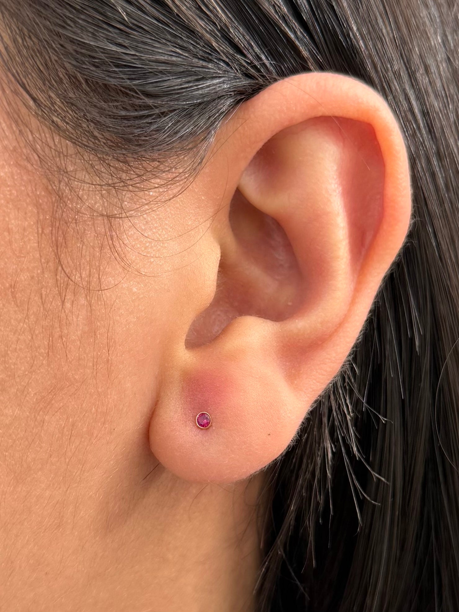 Topos Circulo con Swarovski Fucsia 0.35gr / 0.2cm / 2mm — Oro Amarillo