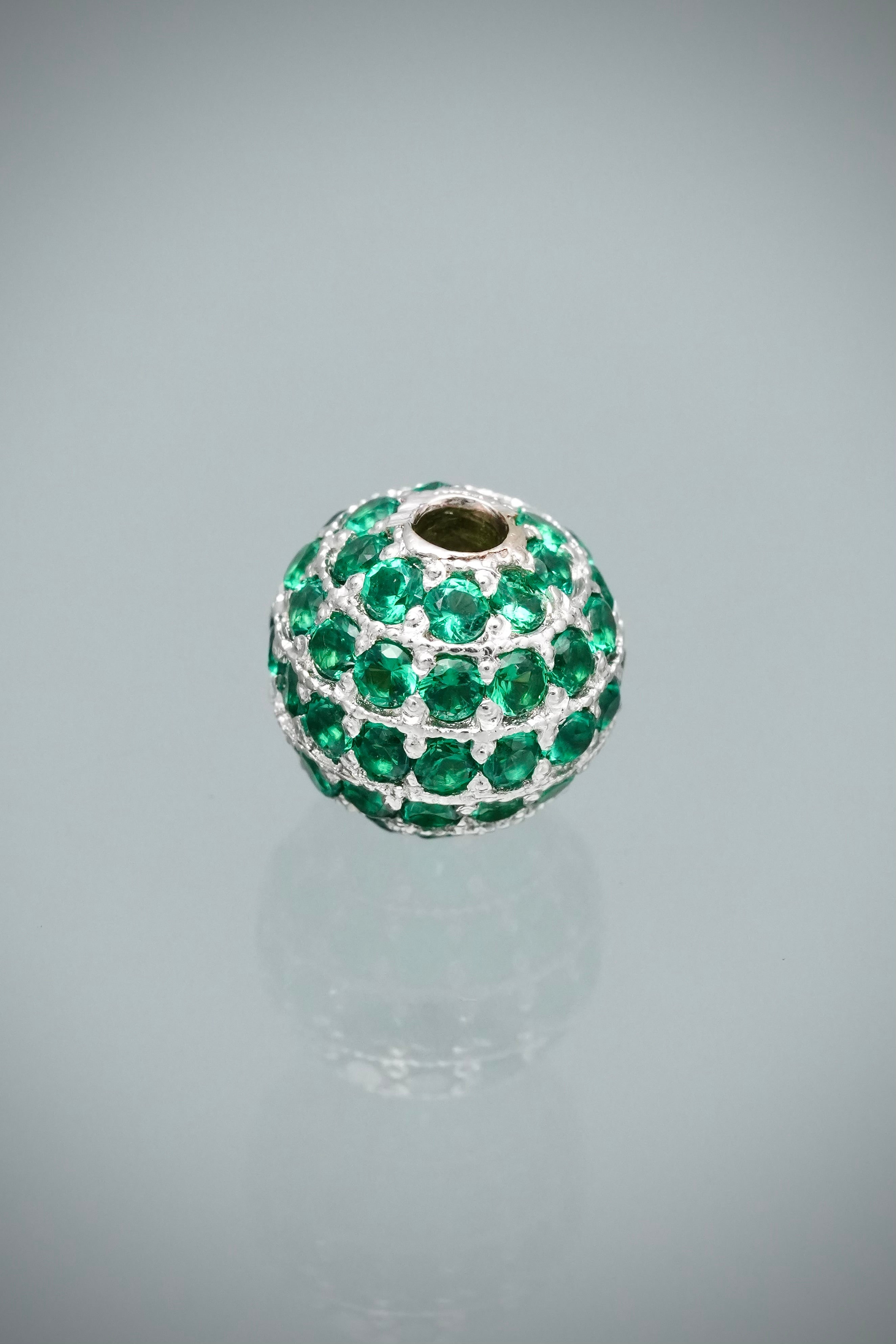 Herraje Bola de Fuego con Swarovski Verde 2.2gr / 0.8cm / 8mm — Oro Blanco
