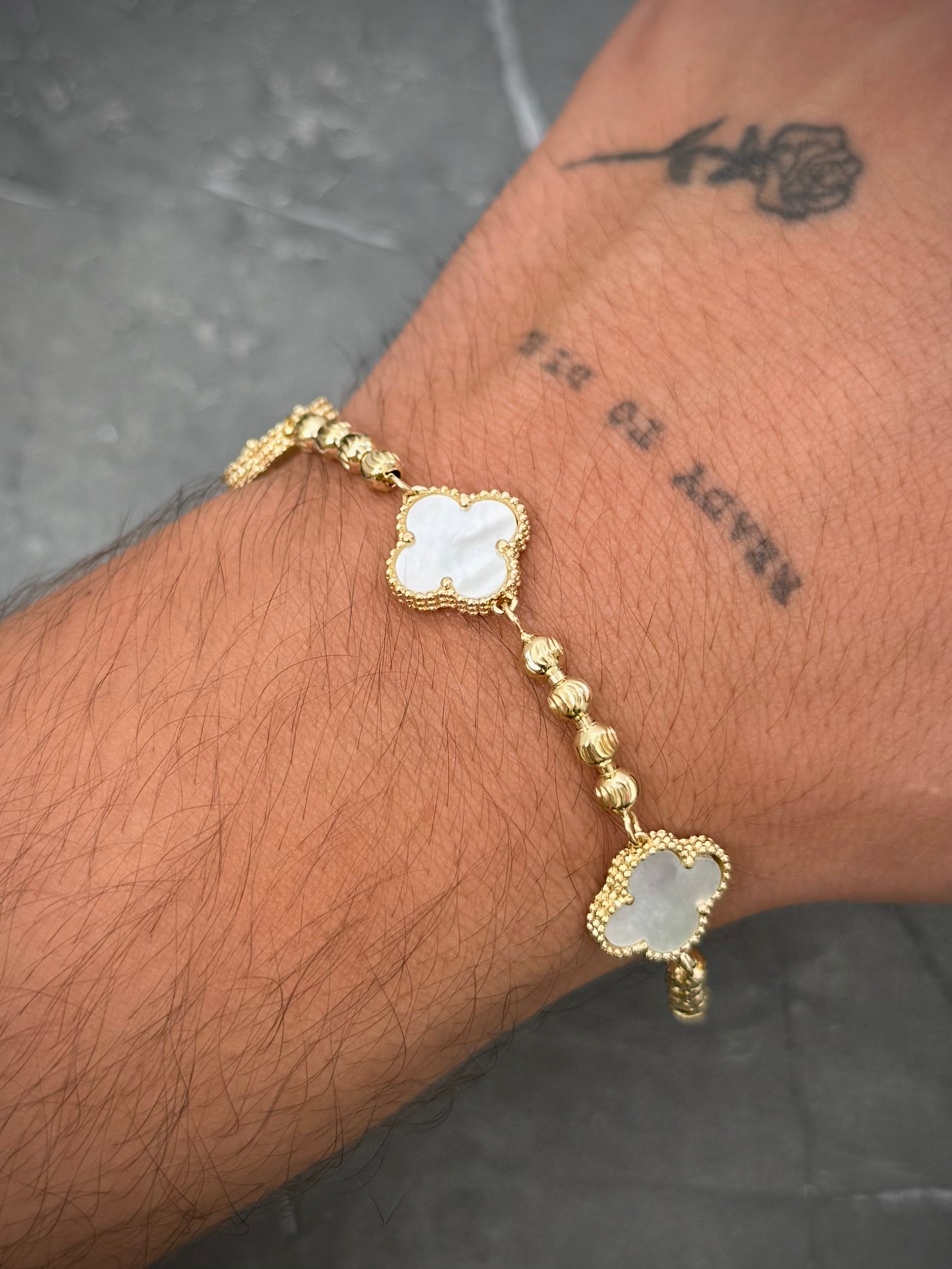 Pulso Lucky Clover Piedra Blanca 11.2gr / 18.5cm / 14mm — Oro Amarillo