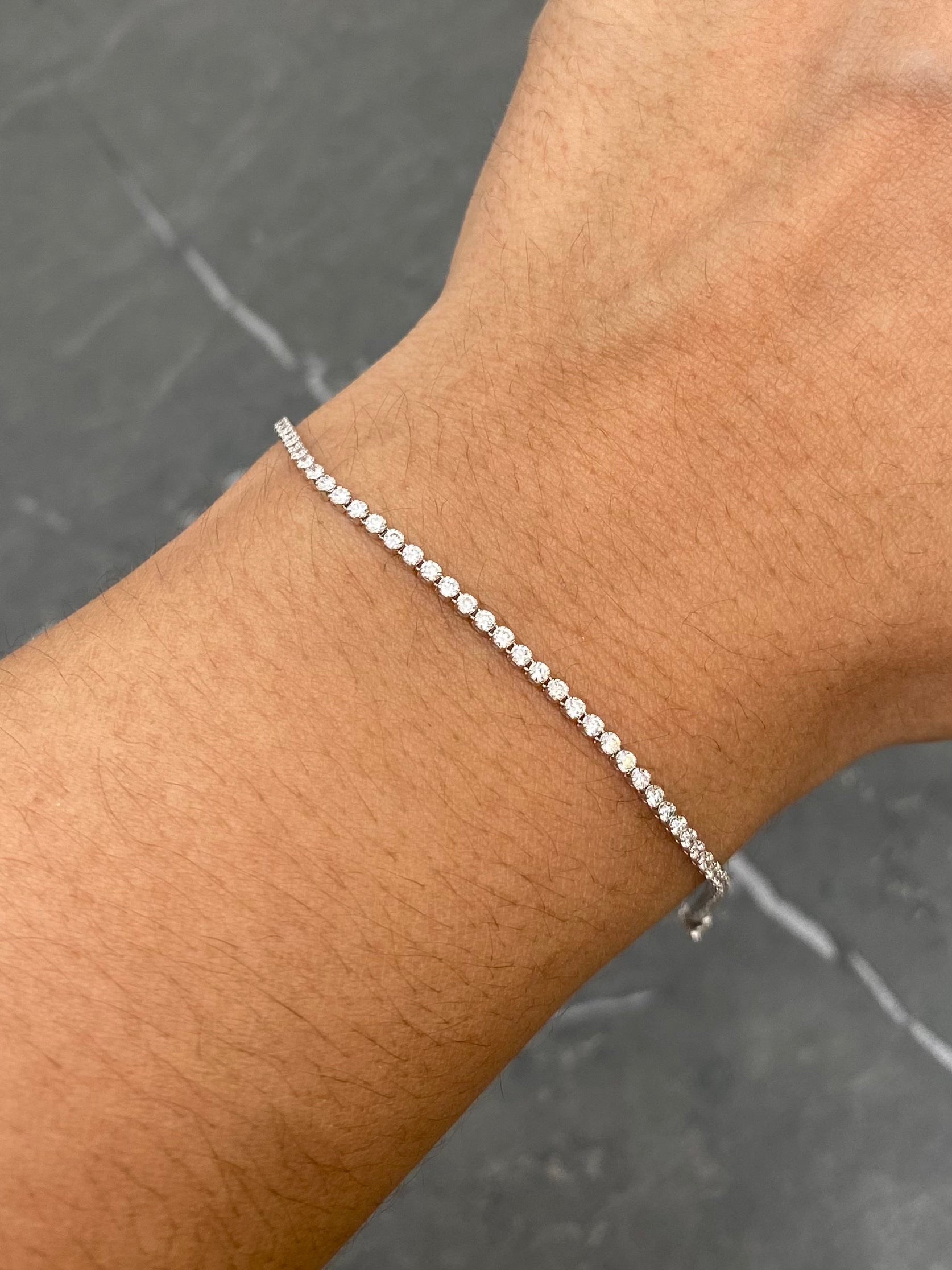Pulso con 124pts de Diamantes 1.95gr / 17.5cm / 1.6mm — Oro Blanco