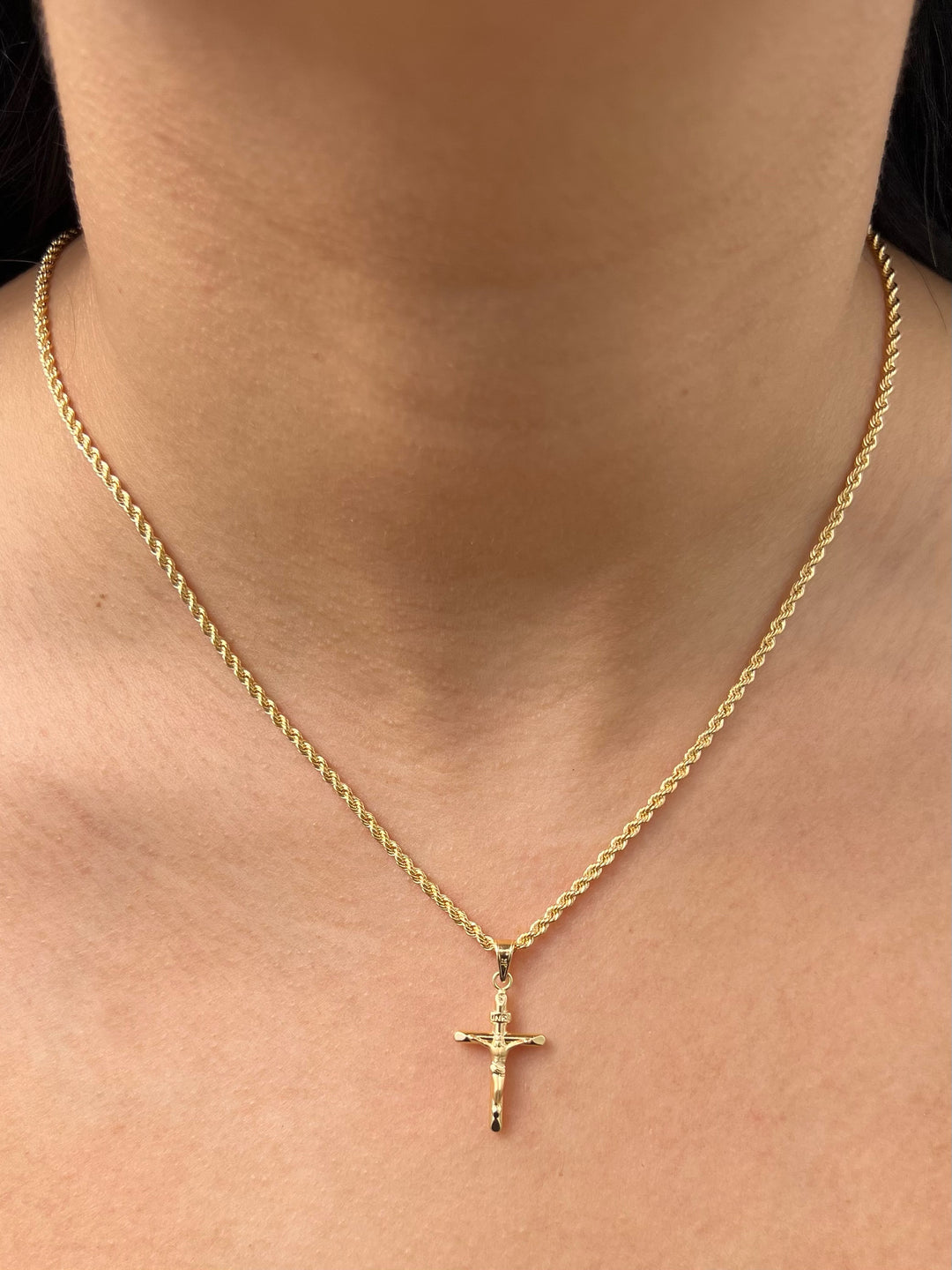 Dije cruz jesus 0.7gr / Largo 2.7cm / Oro Amarillo Nac P