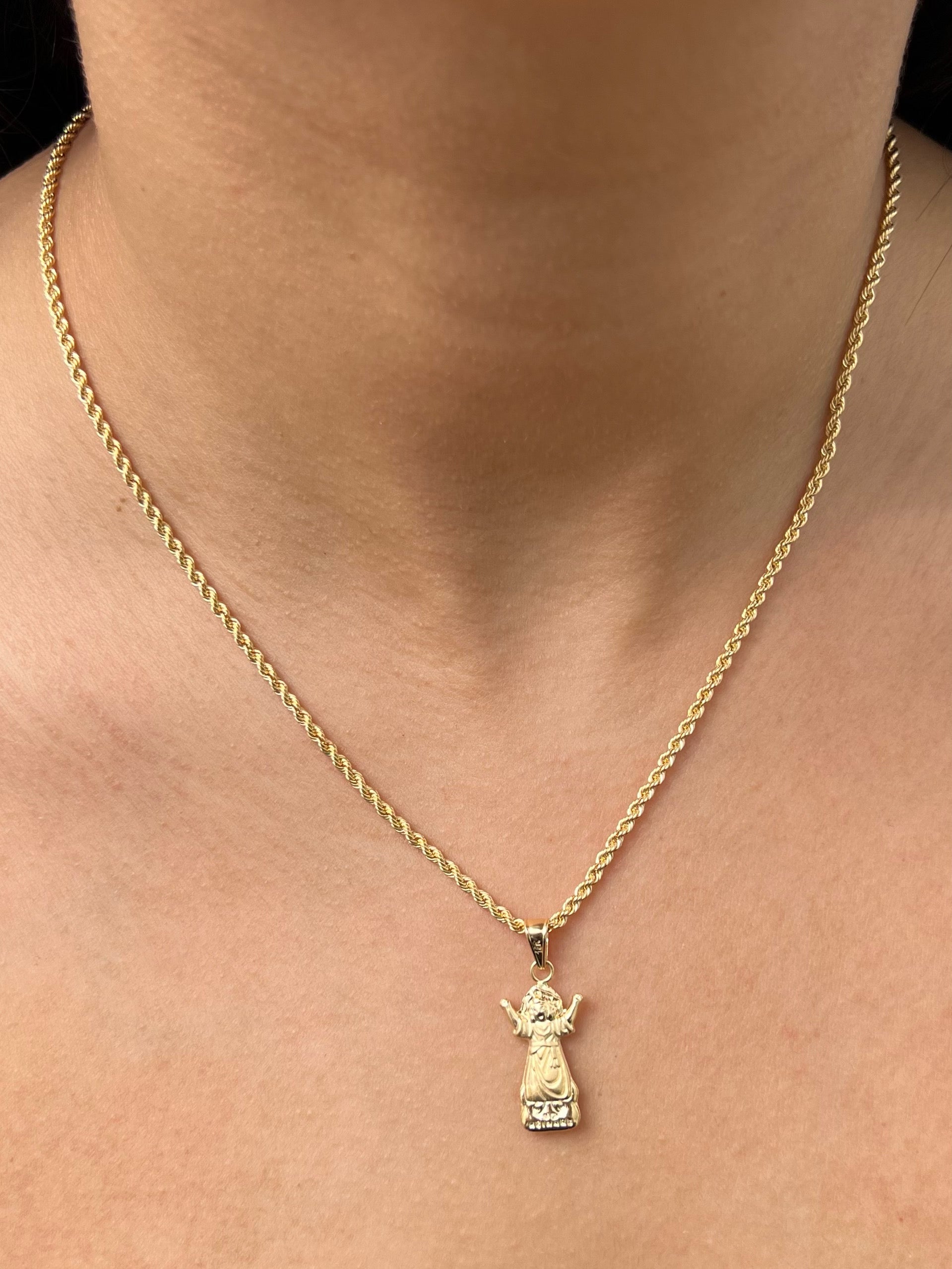 Dije divino niño 0.55gr / Largo 2.2cm / Oro Amarillo Nac P