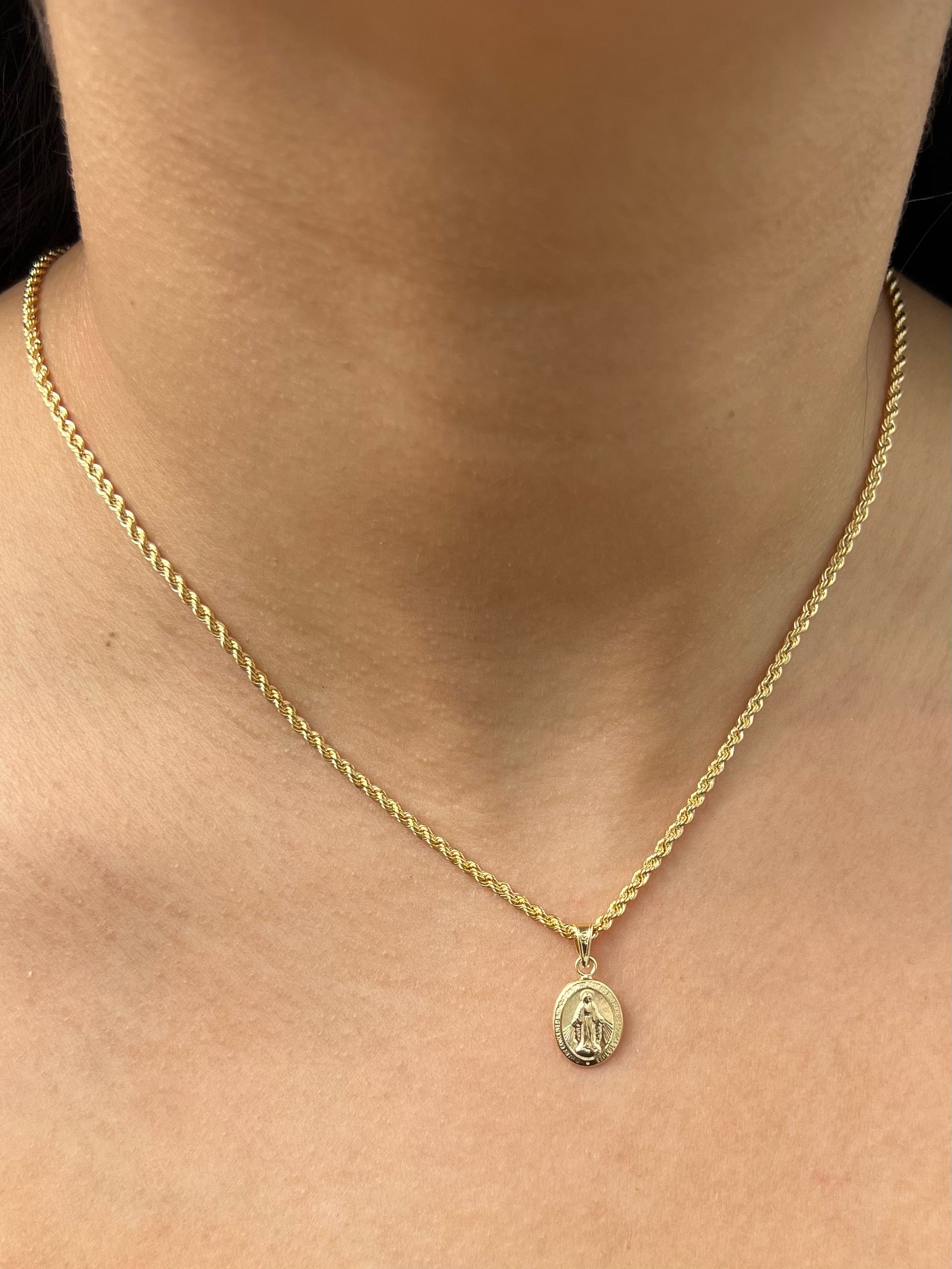 Dije virgen de la milagrosa 1gr / Largo 2.5cm / Oro Amarillo Nac P