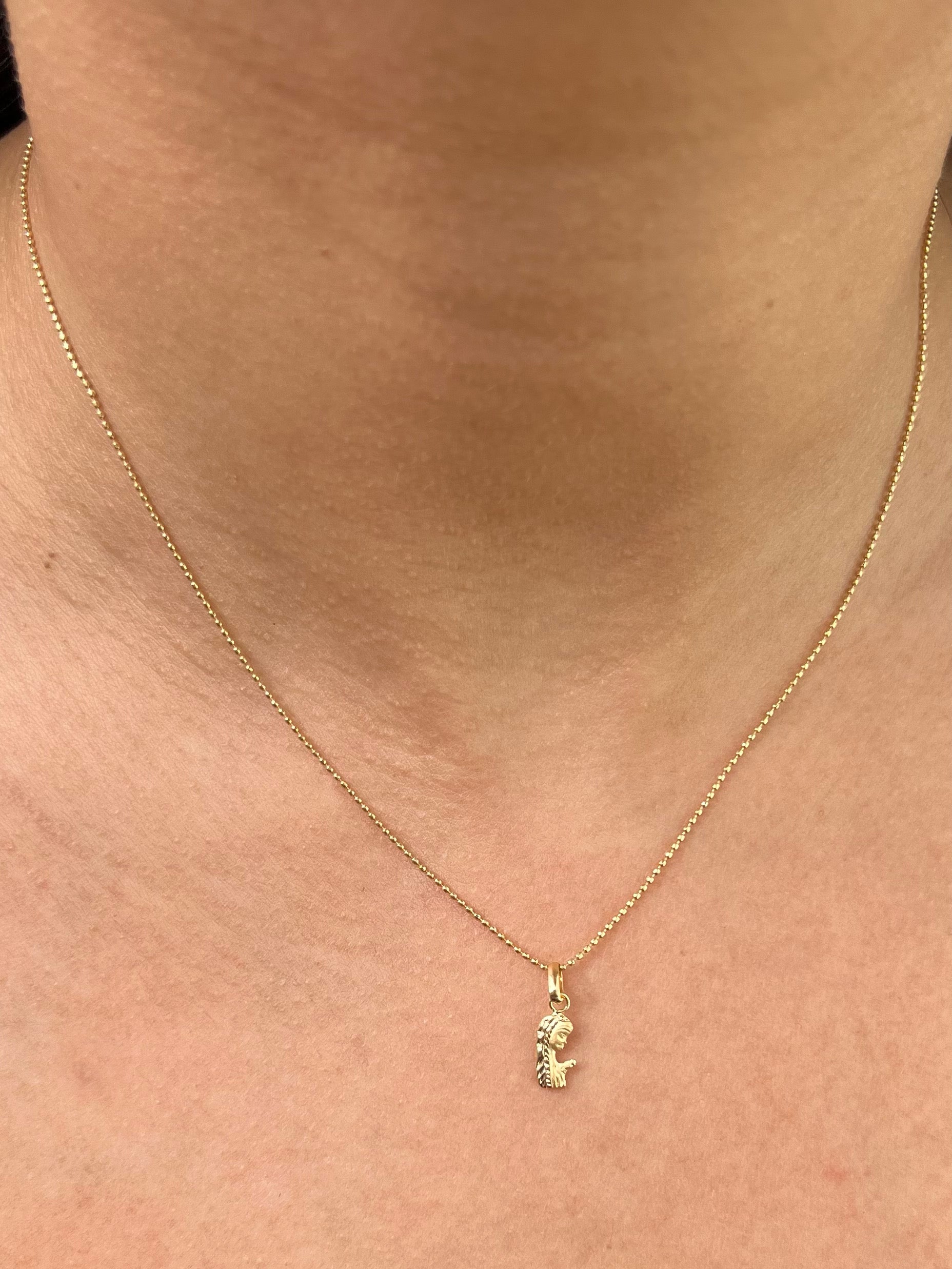 Dije virgen maria 0.3gr / Largo 1.5cm / Oro Amarillo Nac M