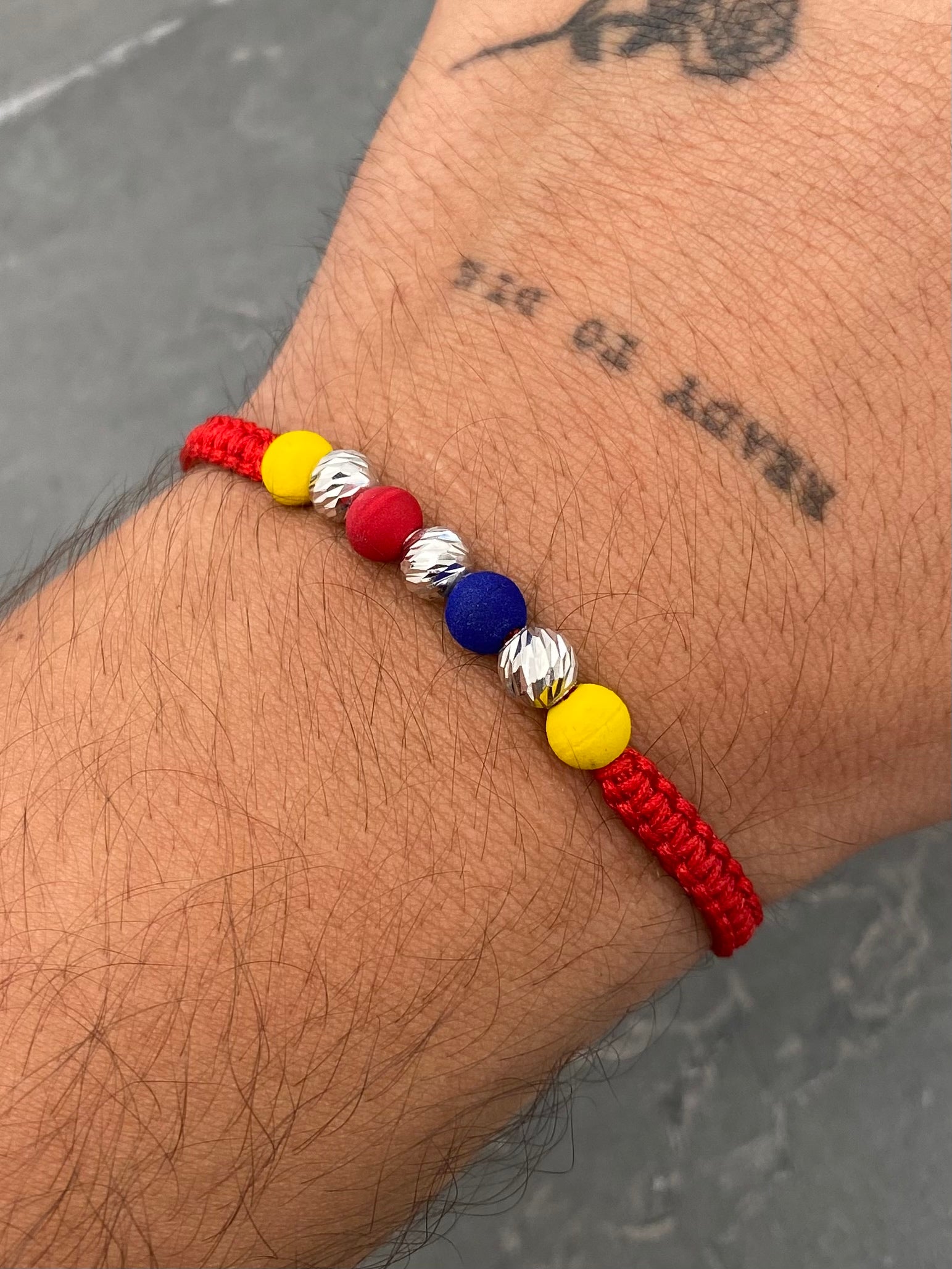 Pulsera Tricolor 0.7gr — Oro Blanco