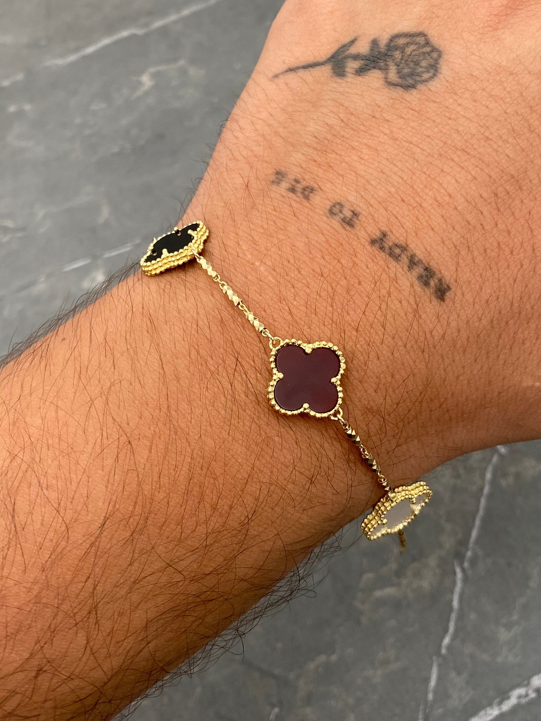 Pulso Lucky Clover Piedras Multicolor 7.95gr / 18cm / 14mm — Oro Amarillo