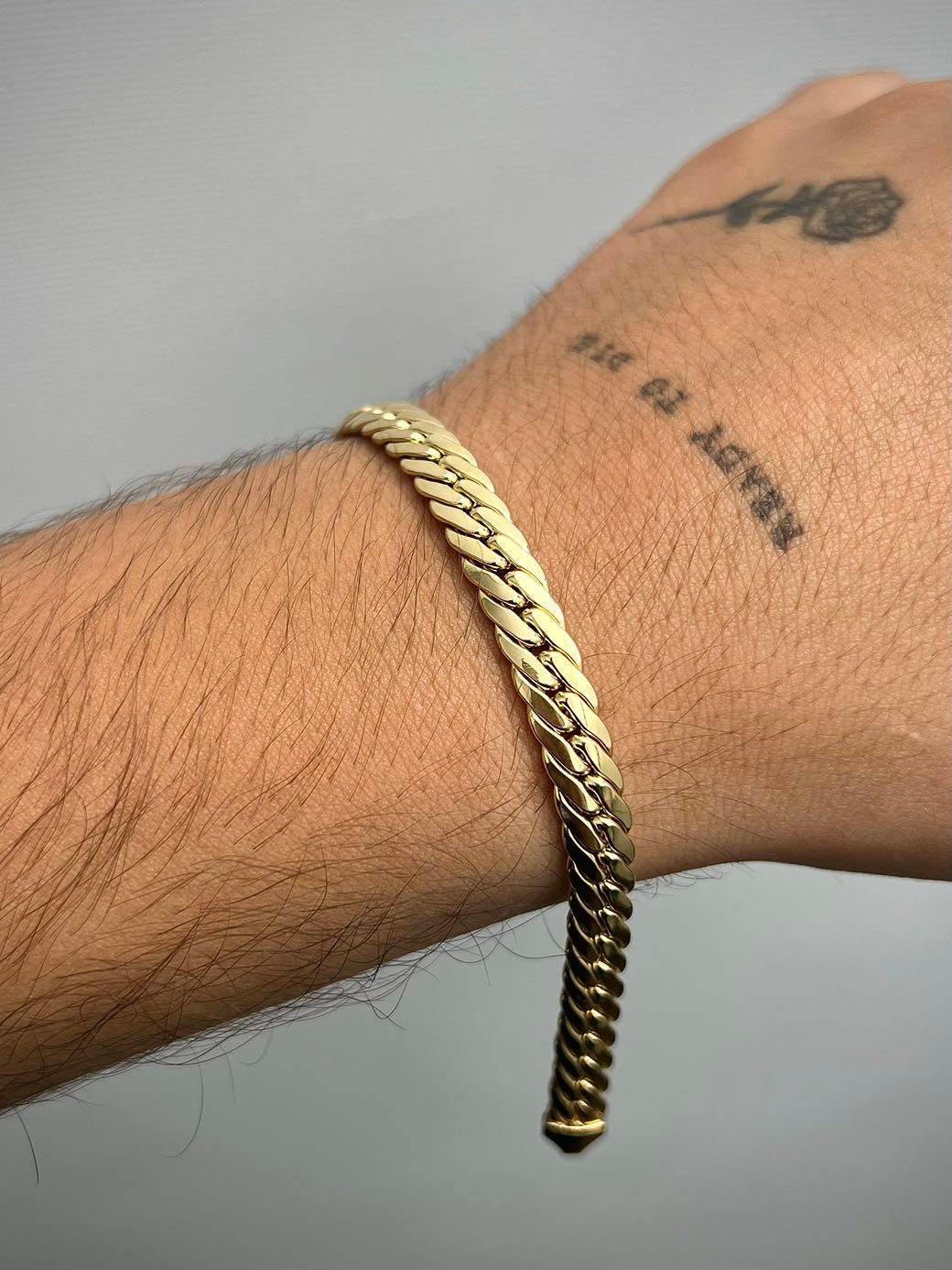 Pulso espiga 6.65gr / Largo 19cm / Oro Amarillo italy +3 M