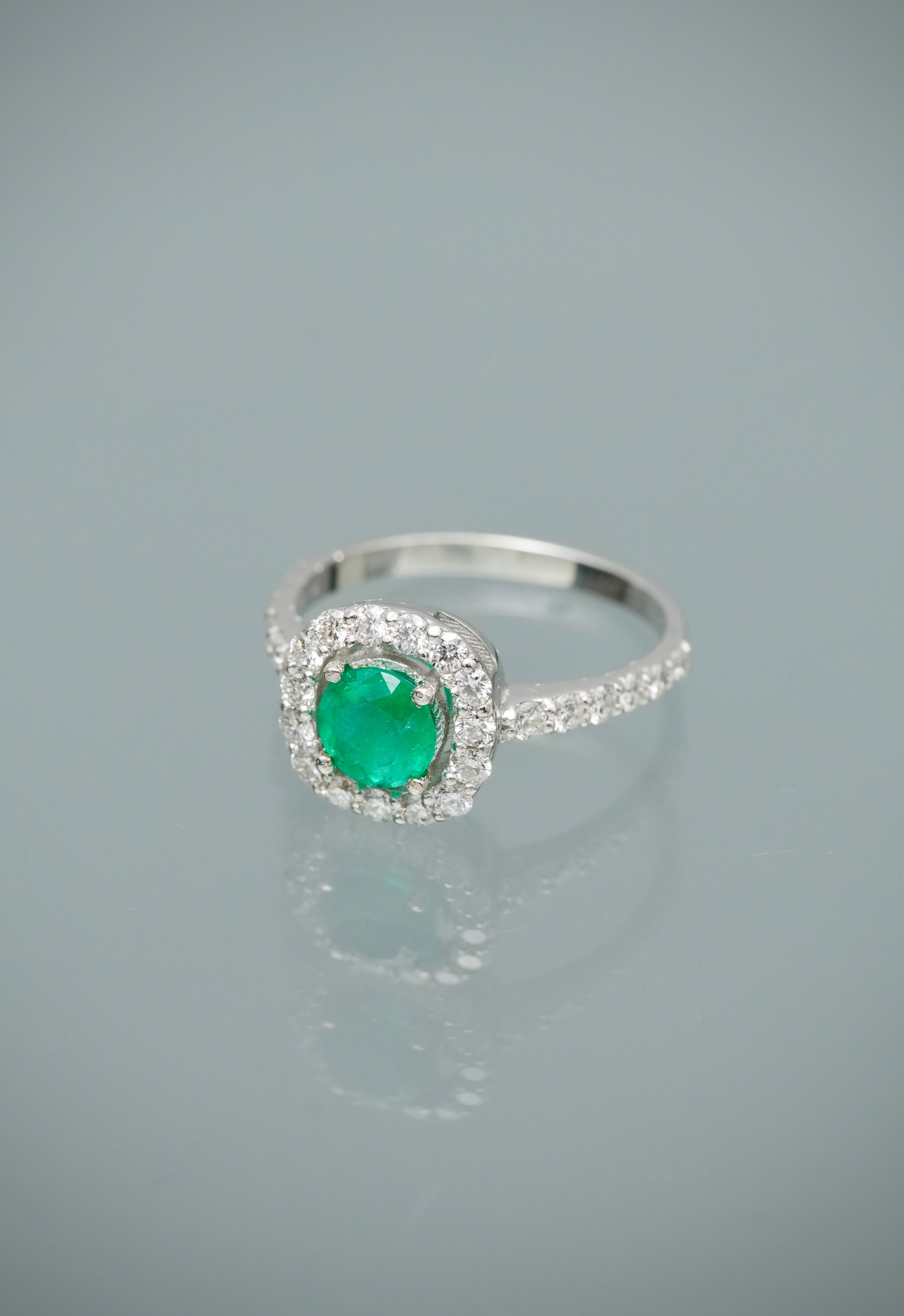 Solitario con 50pts de esmeralda y 56pts de diamantes 3gr / TALLA 7 / Oro Blanco (Joya) M