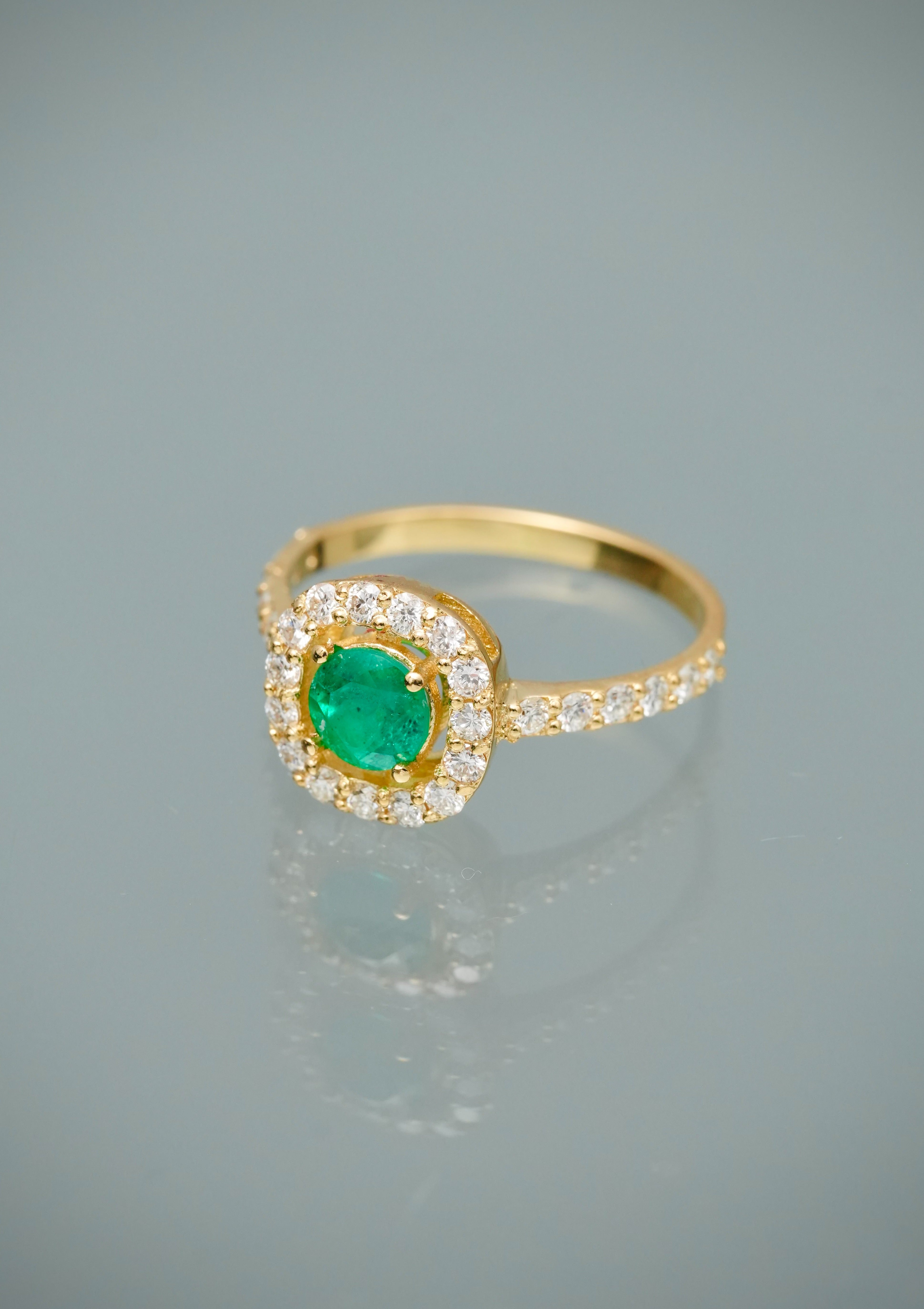 Solitario con 52pts de esmeralda y 56pts de diamantes 2.7gr / TALLA 4 3/4 / Oro Amarillo (Joya) M