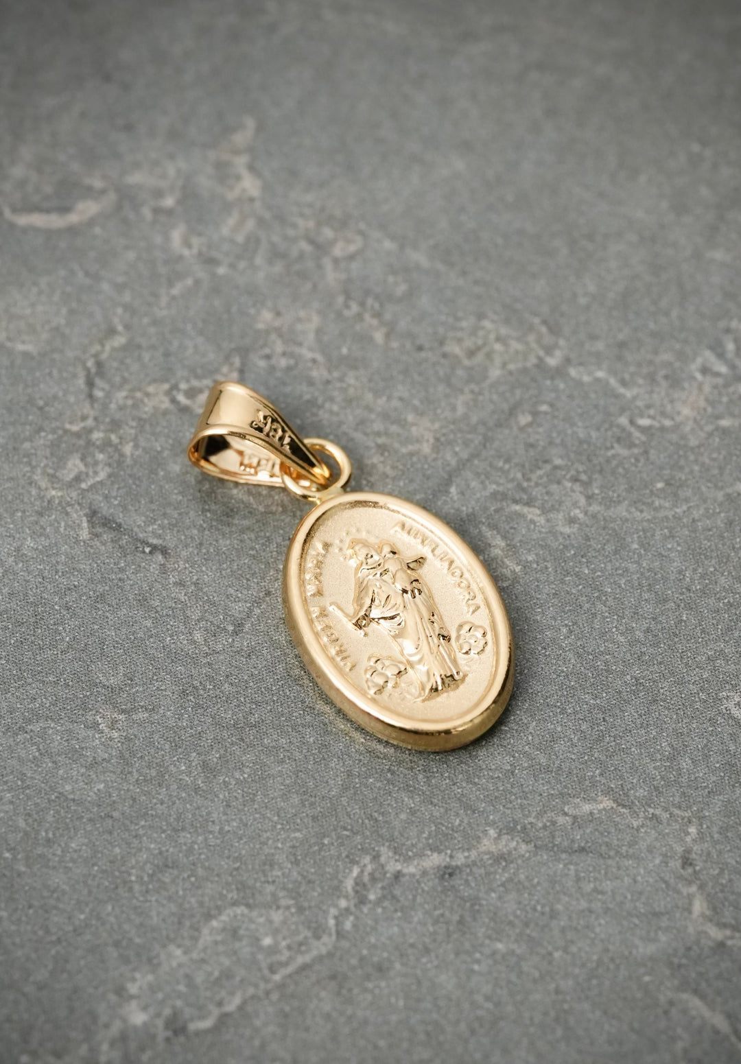 Dije virgen maria auxiliadora 0.7gr / Largo 2.2cm — Oro Amarillo