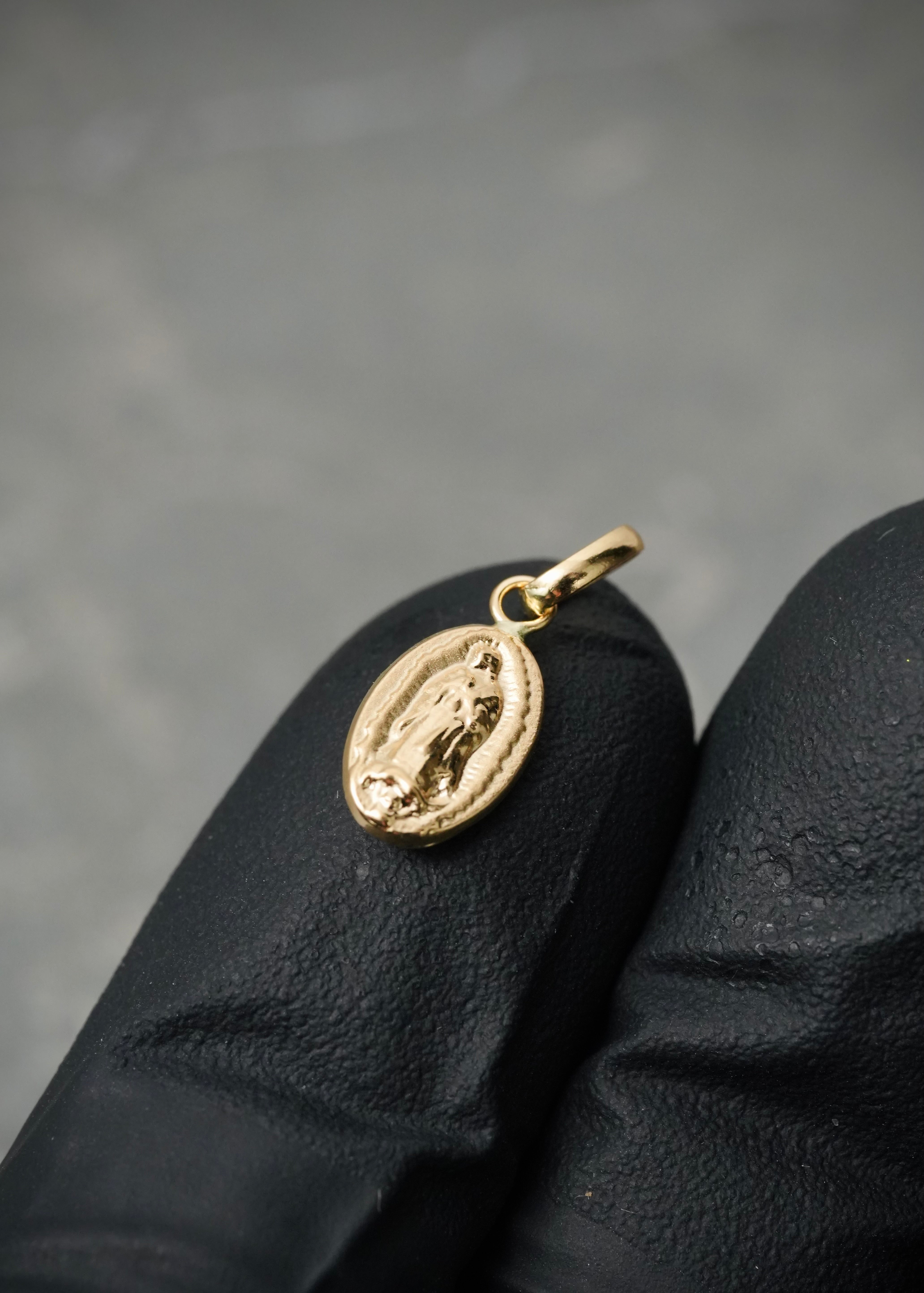 Dije Virgen de guadalupe 0.4gr / Largo 1.6cm — Oro Amarillo