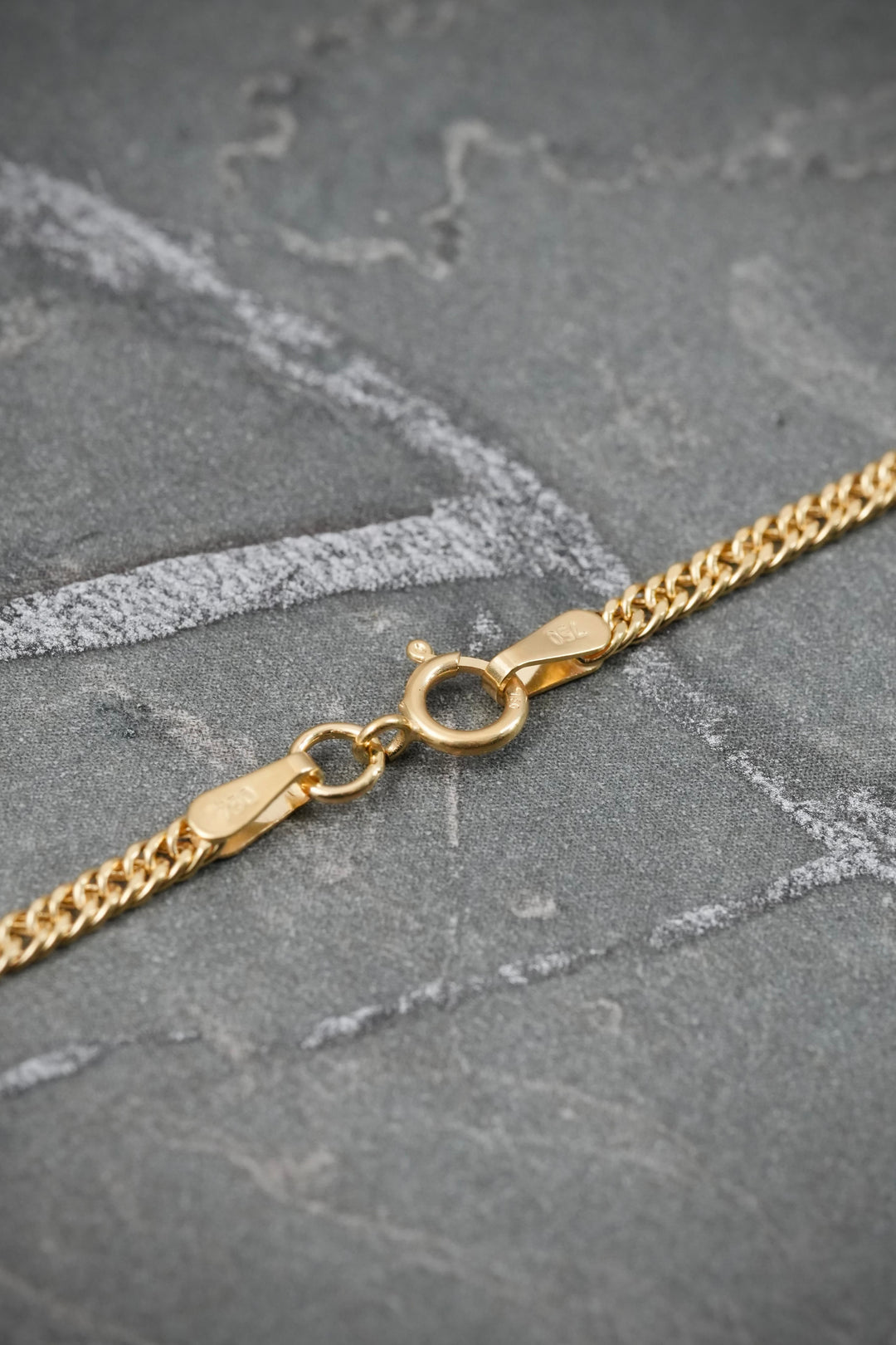 Cadena doble eslabon 2.3gr / Largo 45cm — Oro Amarillo