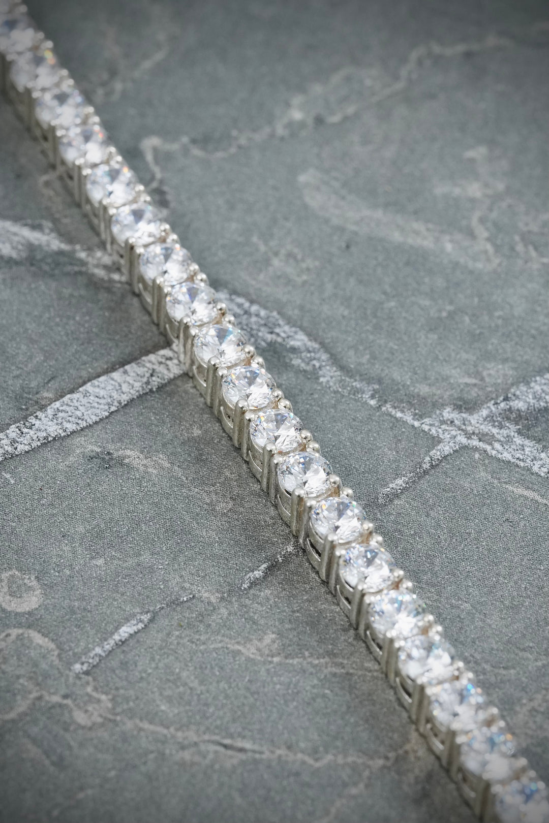 Pulso tenis con swarovski blanco 22.85gr / Largo 19.5cm / — — Plata