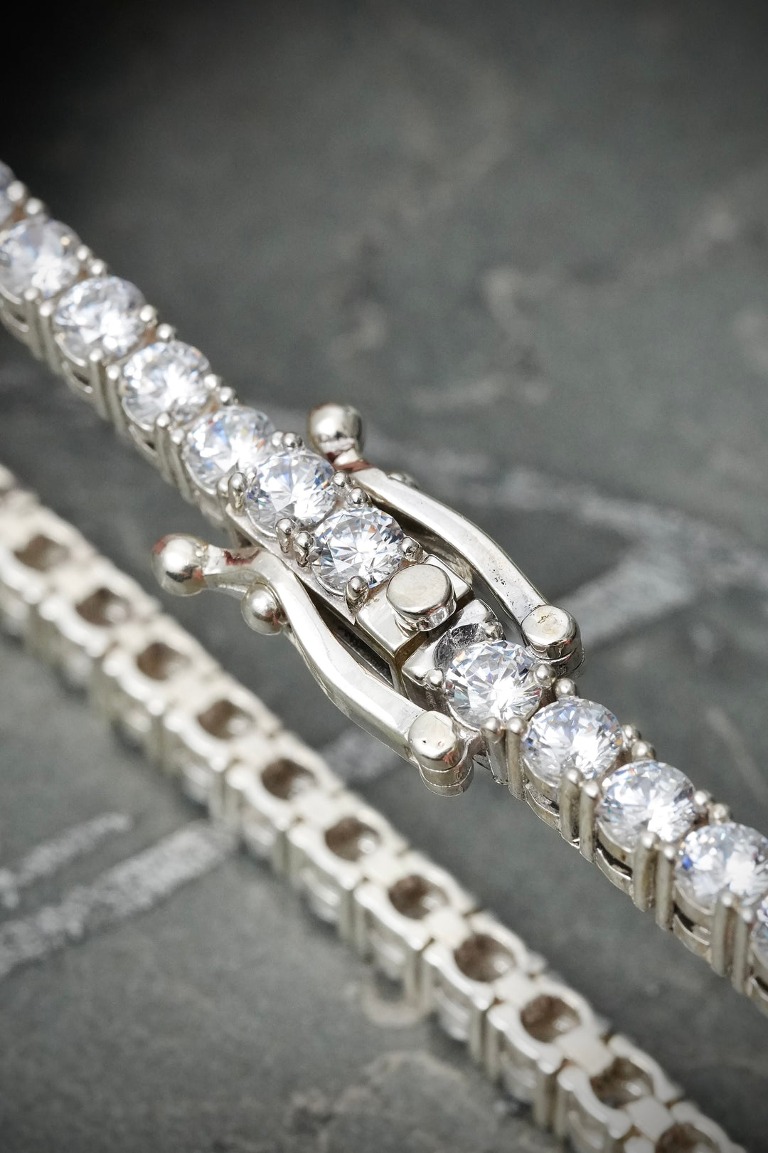 Pulso tenis con swarovski blanco 22.85gr / Largo 19.5cm / — — Plata