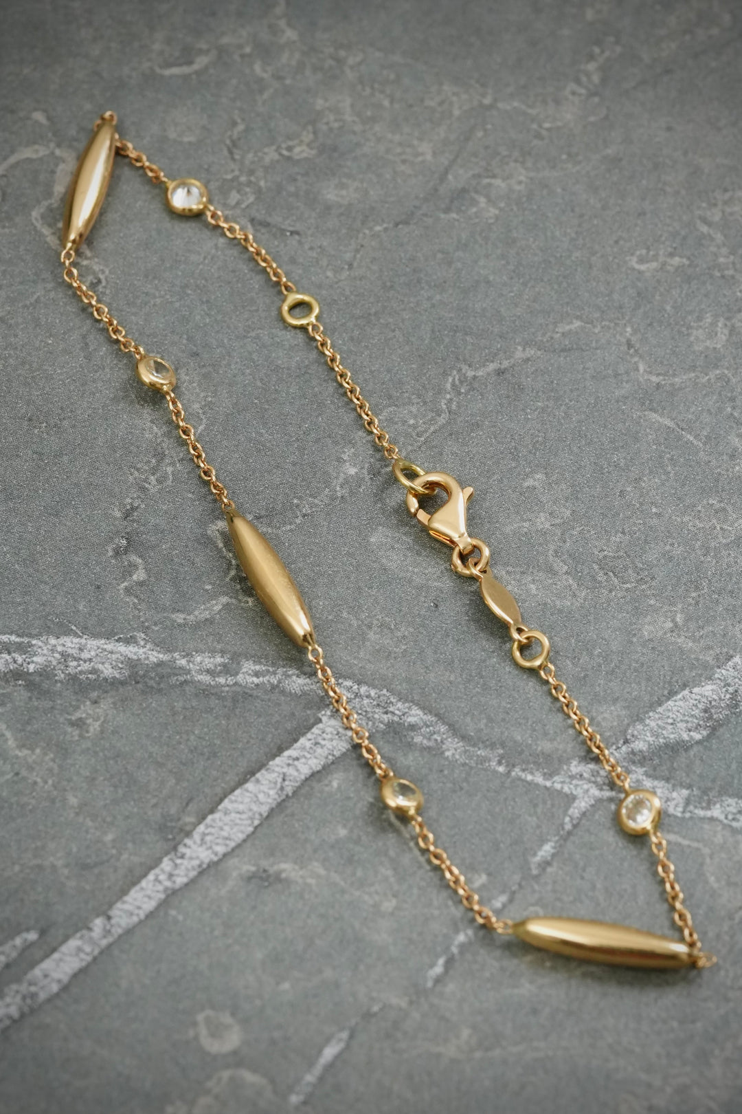 Pulso tejido rolon con swarovski blanco 2.6gr — Oro Amarillo