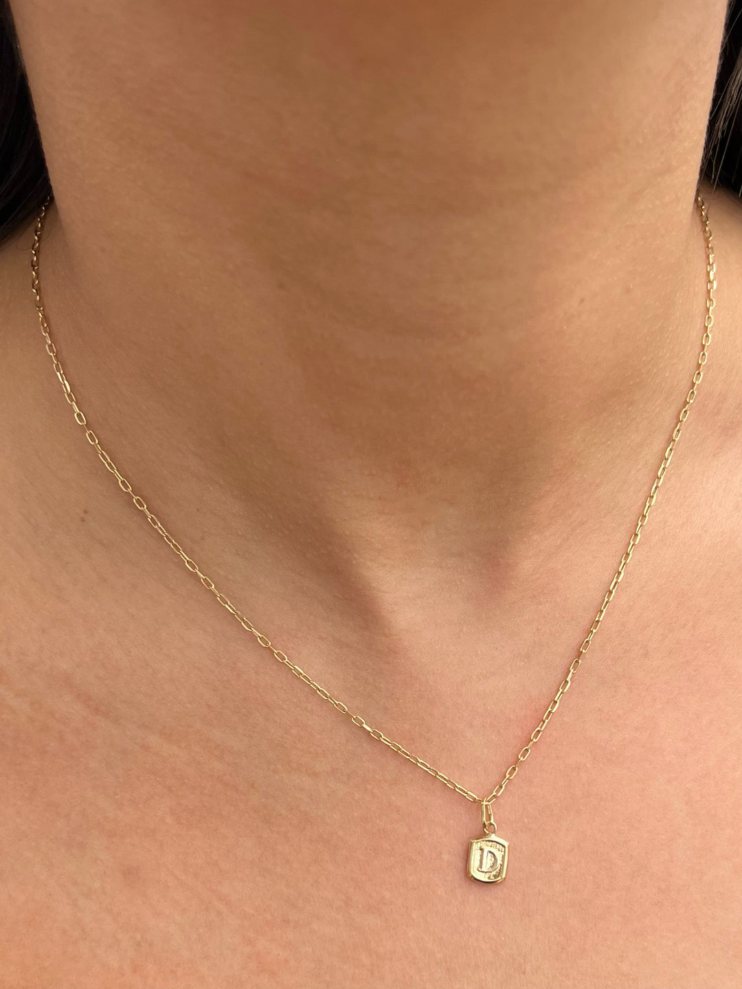 Dije Letra D 0.3gr / 1.4cm / 6mm — Oro Amarillo