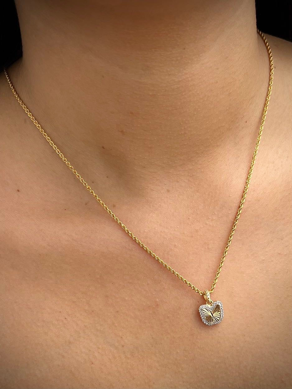 Dije mariposa con swarovski blanco 1.65gr / Largo 1.6cm — Oro Amarillo