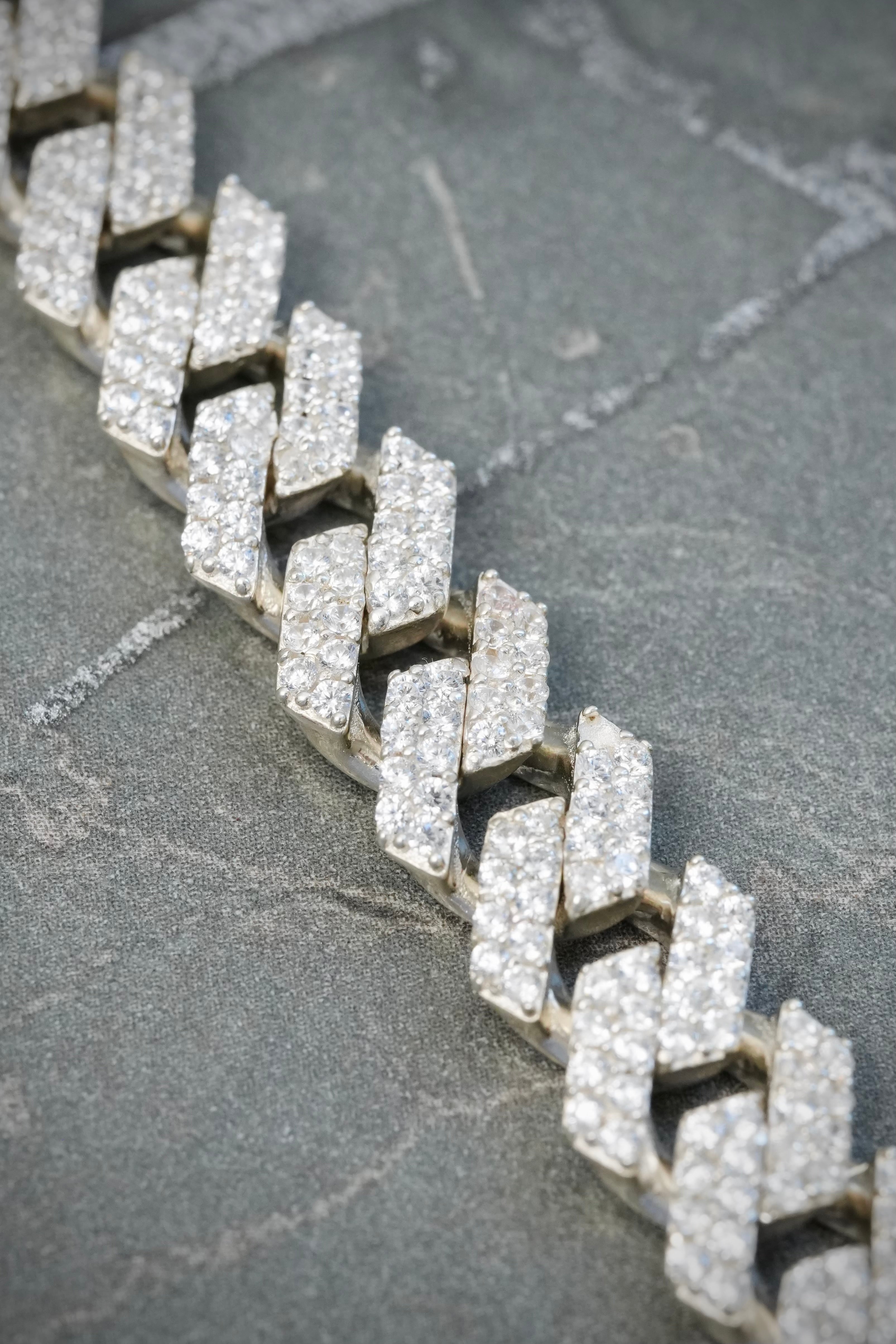Pulso cubano con swarovski blanco 33.75gr / Largo 19.8cm / Plata (Joya) M