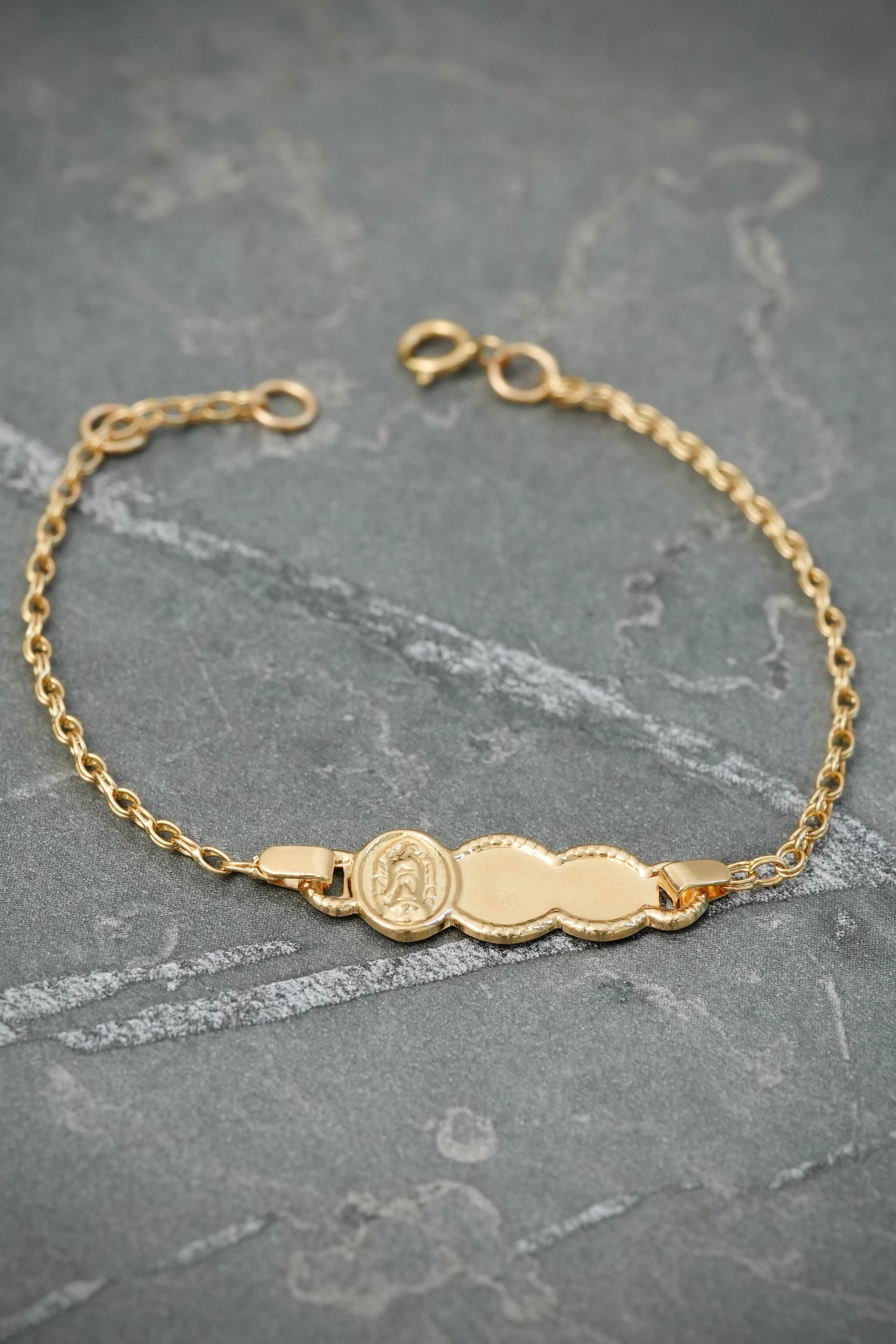 Pulso bebe con placa virgen guadalupe 1.3gr / Largo 14.5cm / Oro Amarillo Nac B