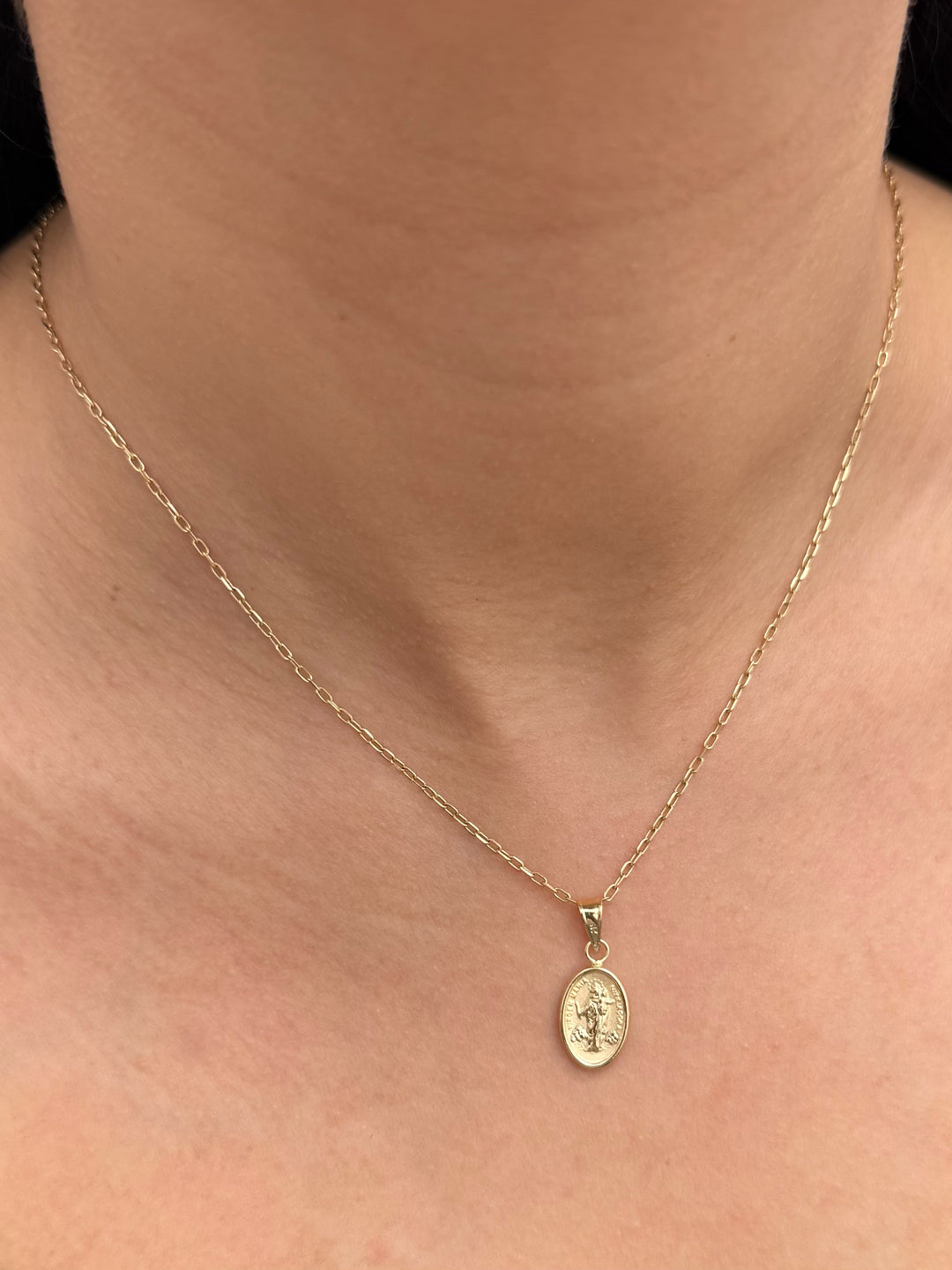 Dije virgen maria auxiliadora 0.7gr / Largo 2.2cm — Oro Amarillo