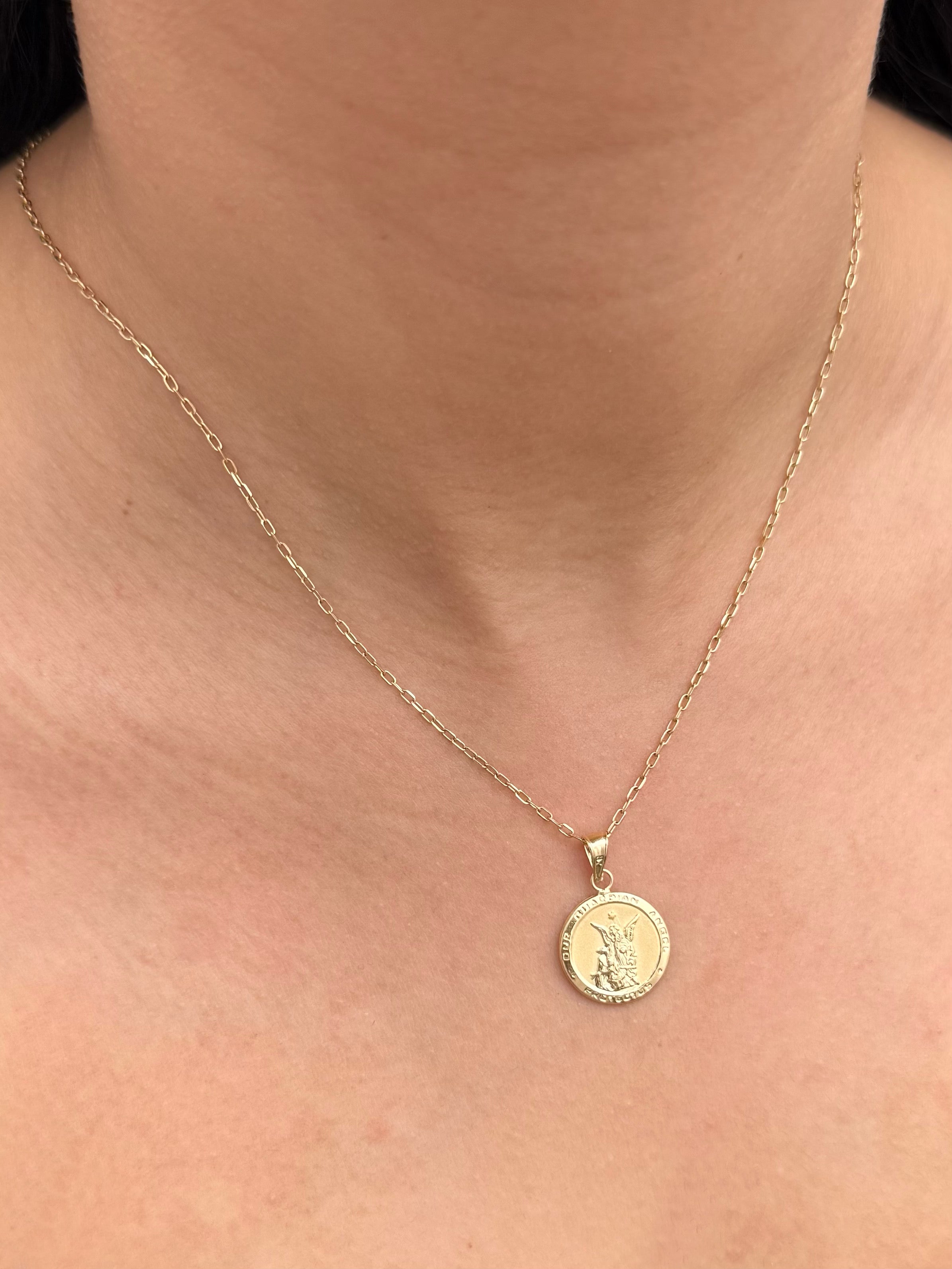 Dije angel de la guarda 1.25gr / Largo 2.4cm — Oro Amarillo