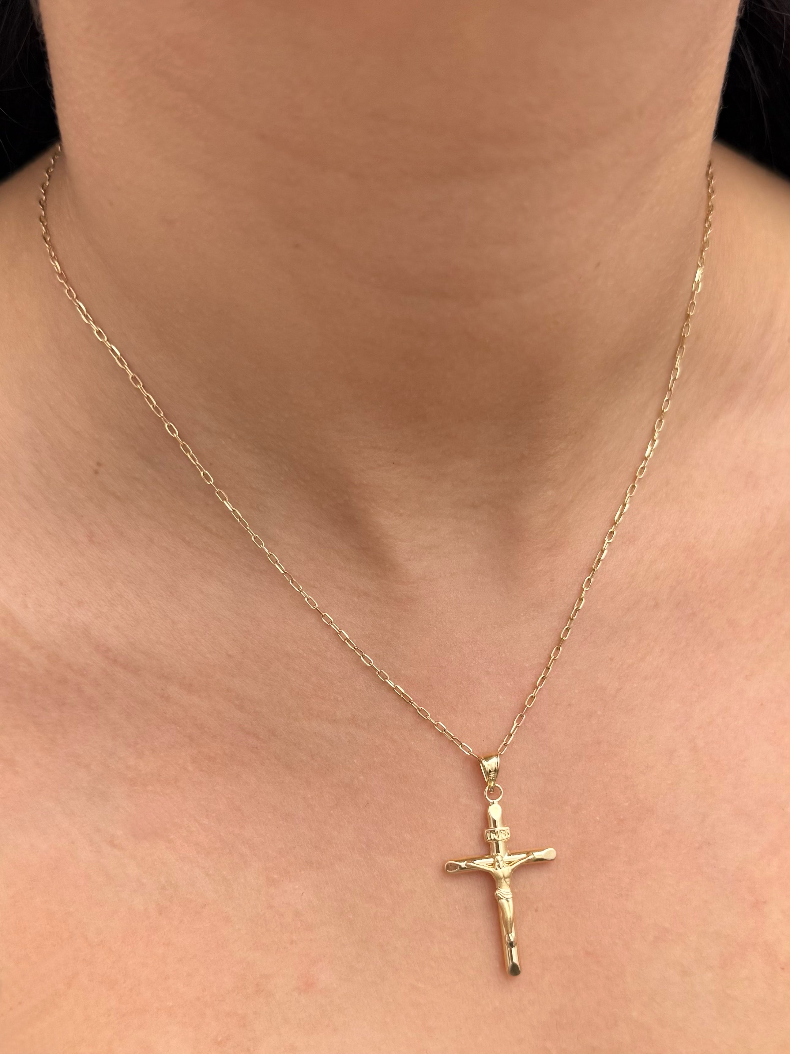 Dije cruz con cristo 1.3gr / Largo 3.8cm — Oro Amarillo