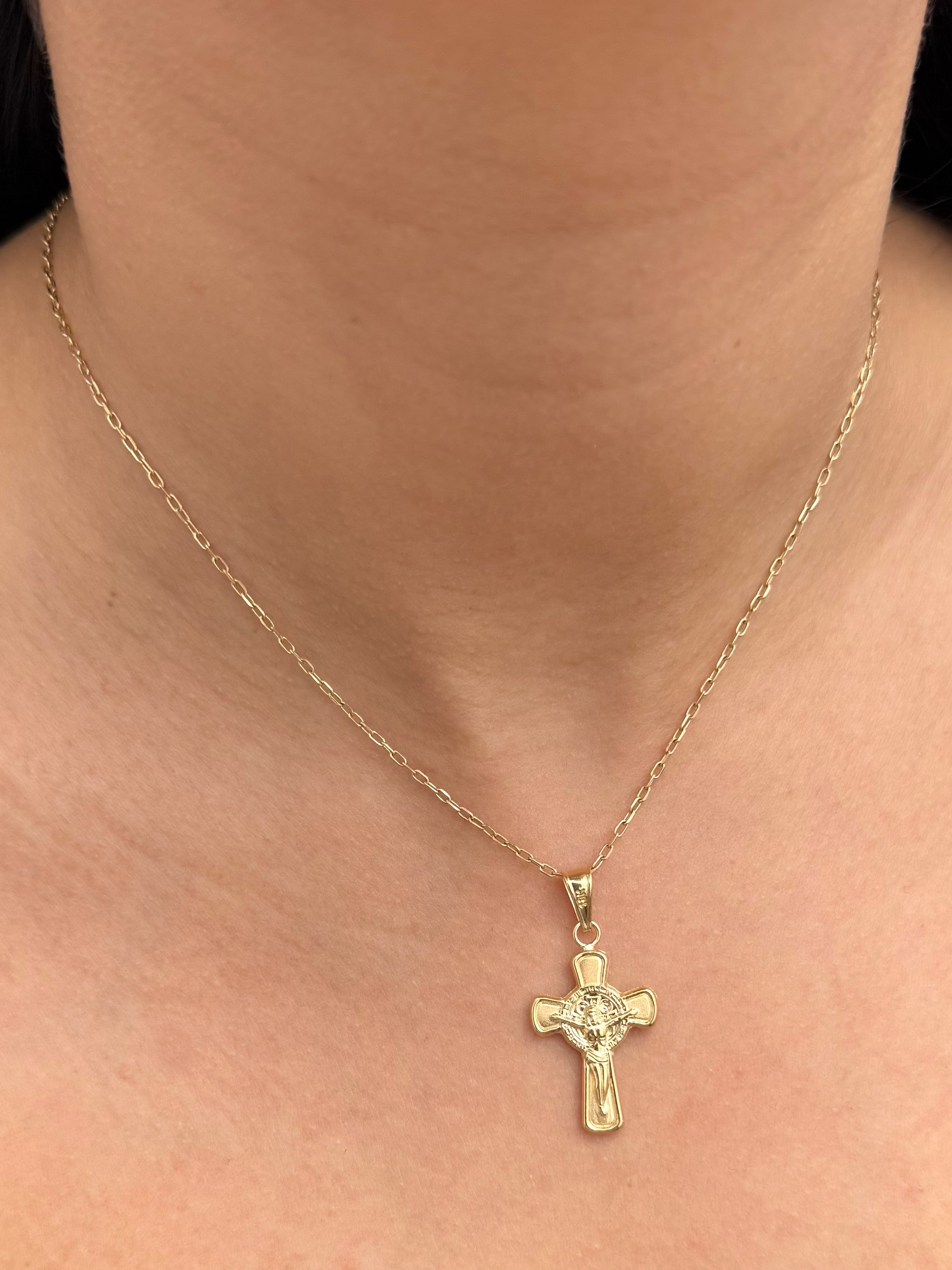 Dije cruz con cristo 1.65gr / Largo 3.5cm — Oro Amarillo