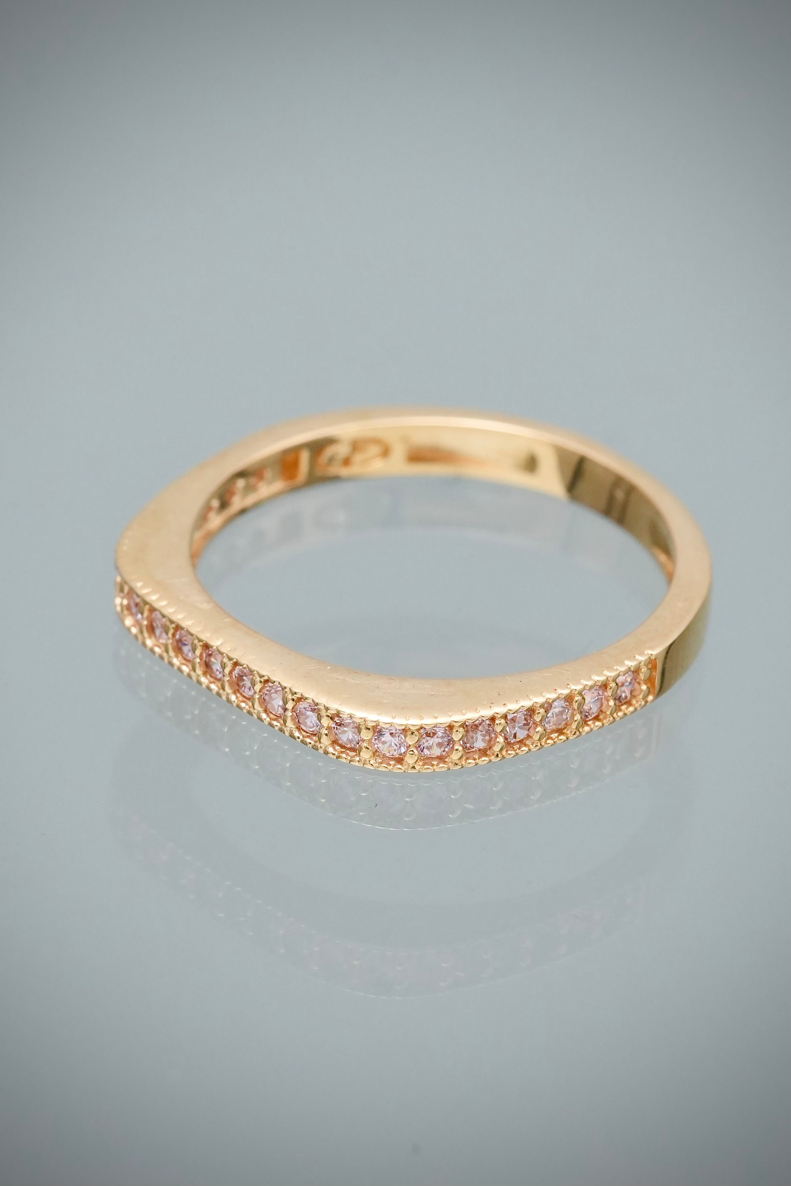 Anillo con Swarovski Rosado 2.35gr / Talla 6 — Oro Amarillo