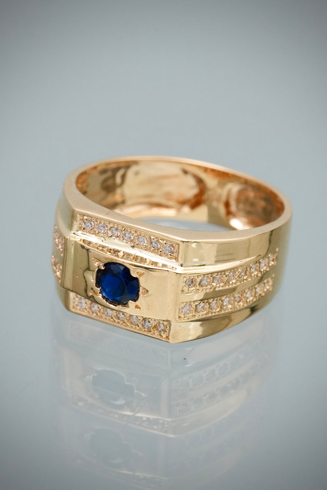 Anillo con Swarovski Azul y Blanco 5.9gr / Talla 10 1/4 — Oro Amarillo
