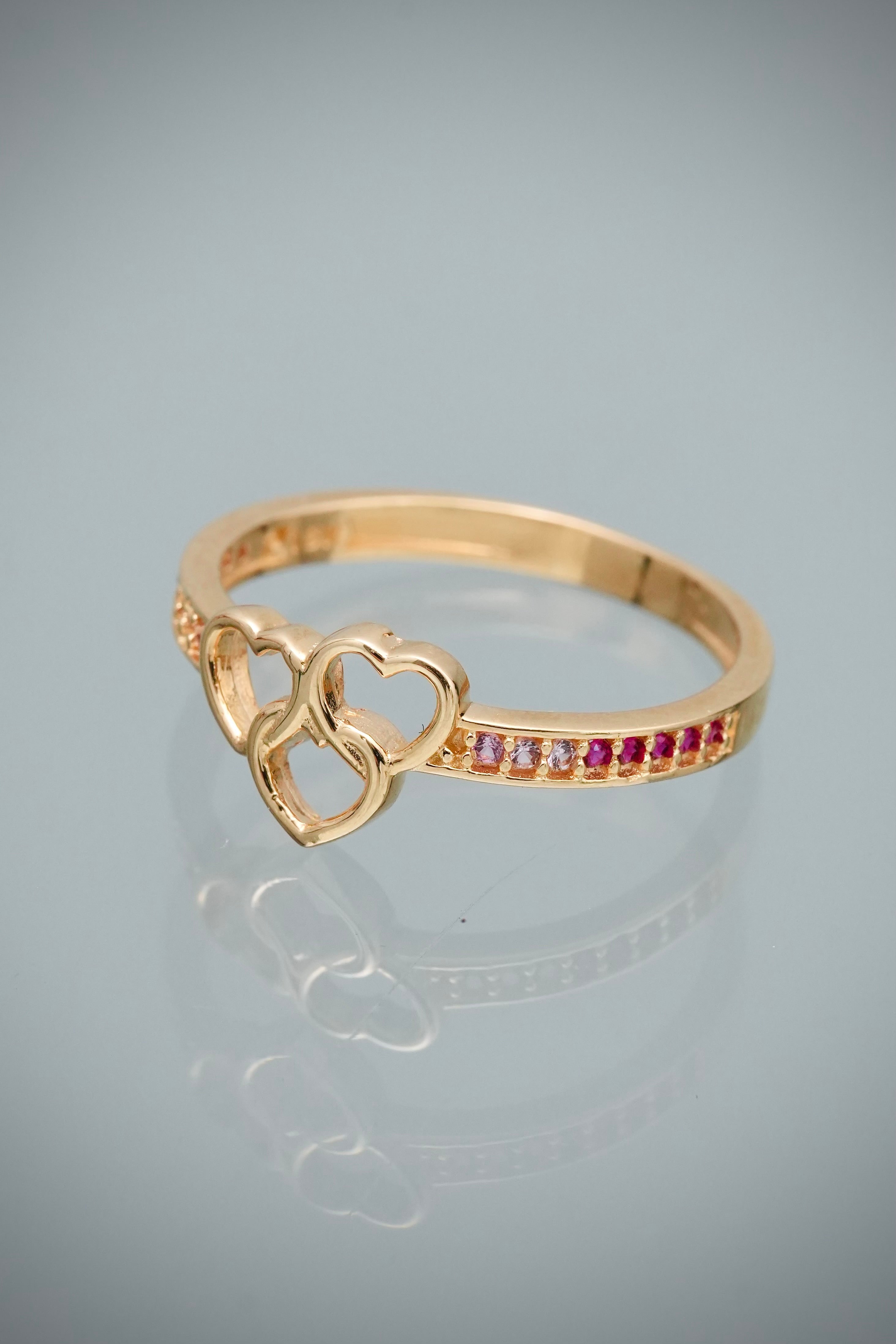 Anillo Corazones con Swarovski Fucsia y Blanco 2.1gr / Talla 6 1/4 — Oro Amarillo