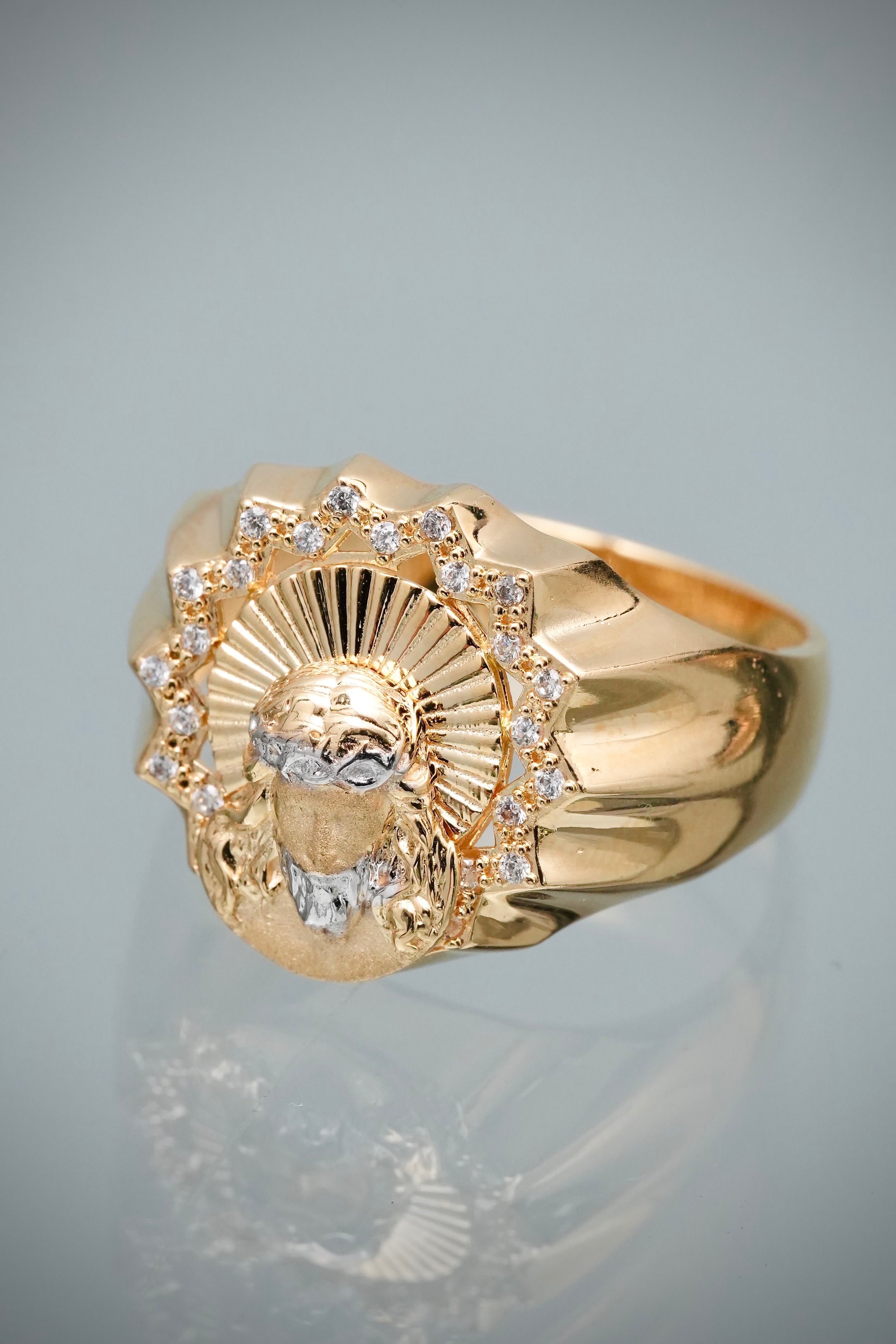 Anillo Rostro de Jesus con Swarovski Blanco 6.2gr / Talla 8 3/4 — Oro Amarillo