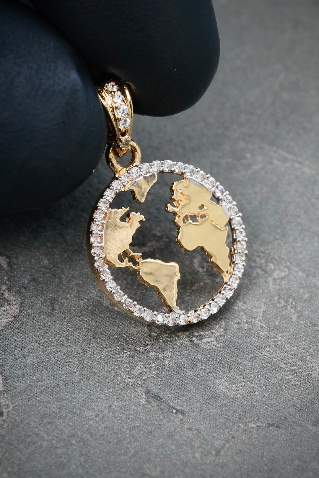Dije Mundo 2gr / 2.5cm / 16mm — Oro Amarillo