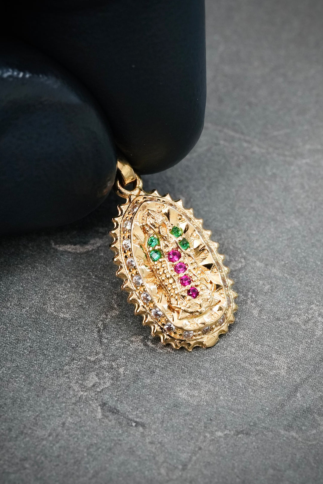 Dije Virgen de Guadalupe con Swarovski 1.55gr / 2.3cm / 10mm — Oro Amarillo