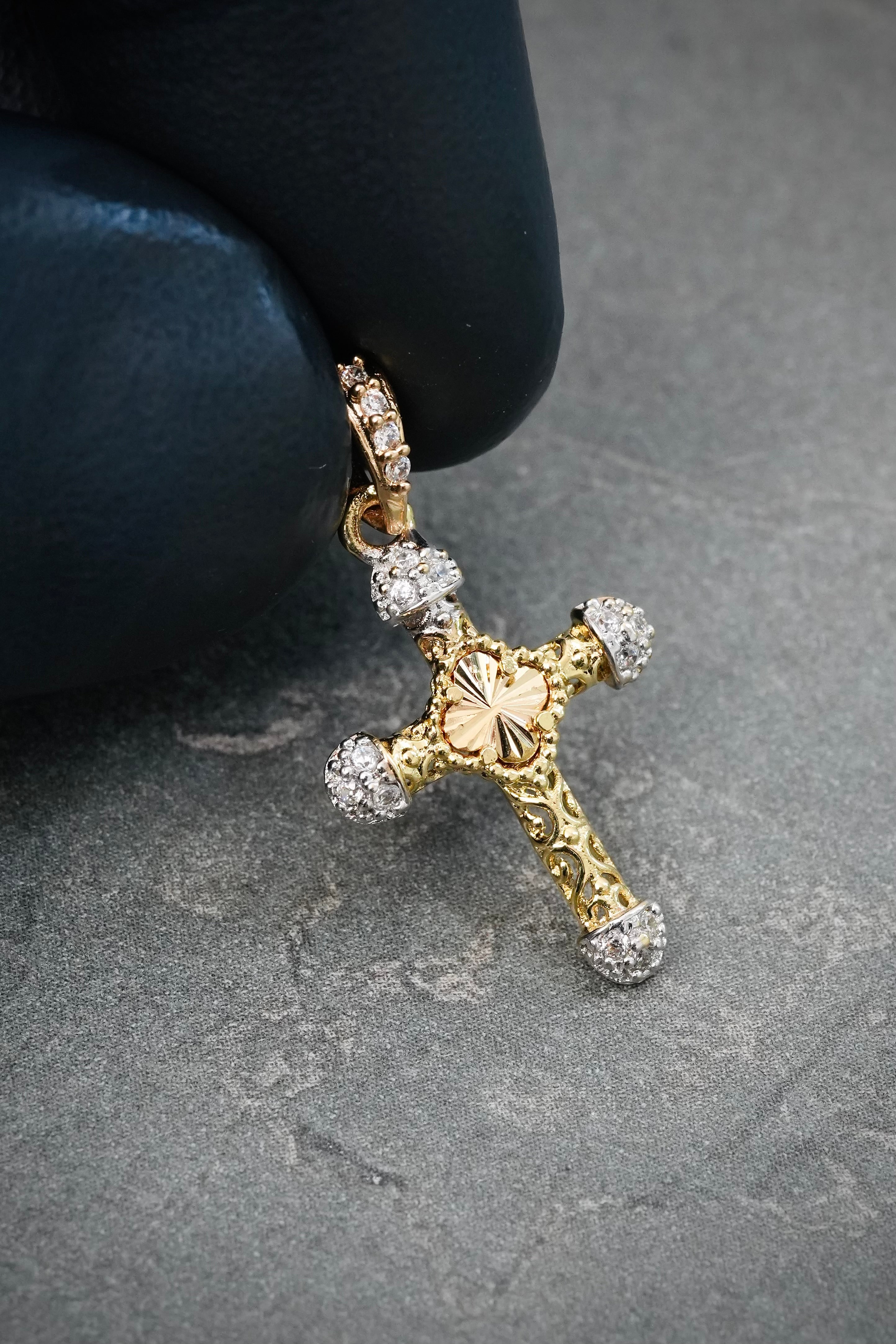 Dije Cruz Lucky Clover 1.2gr / 2.5cm / 13mm — Oro Amarillo