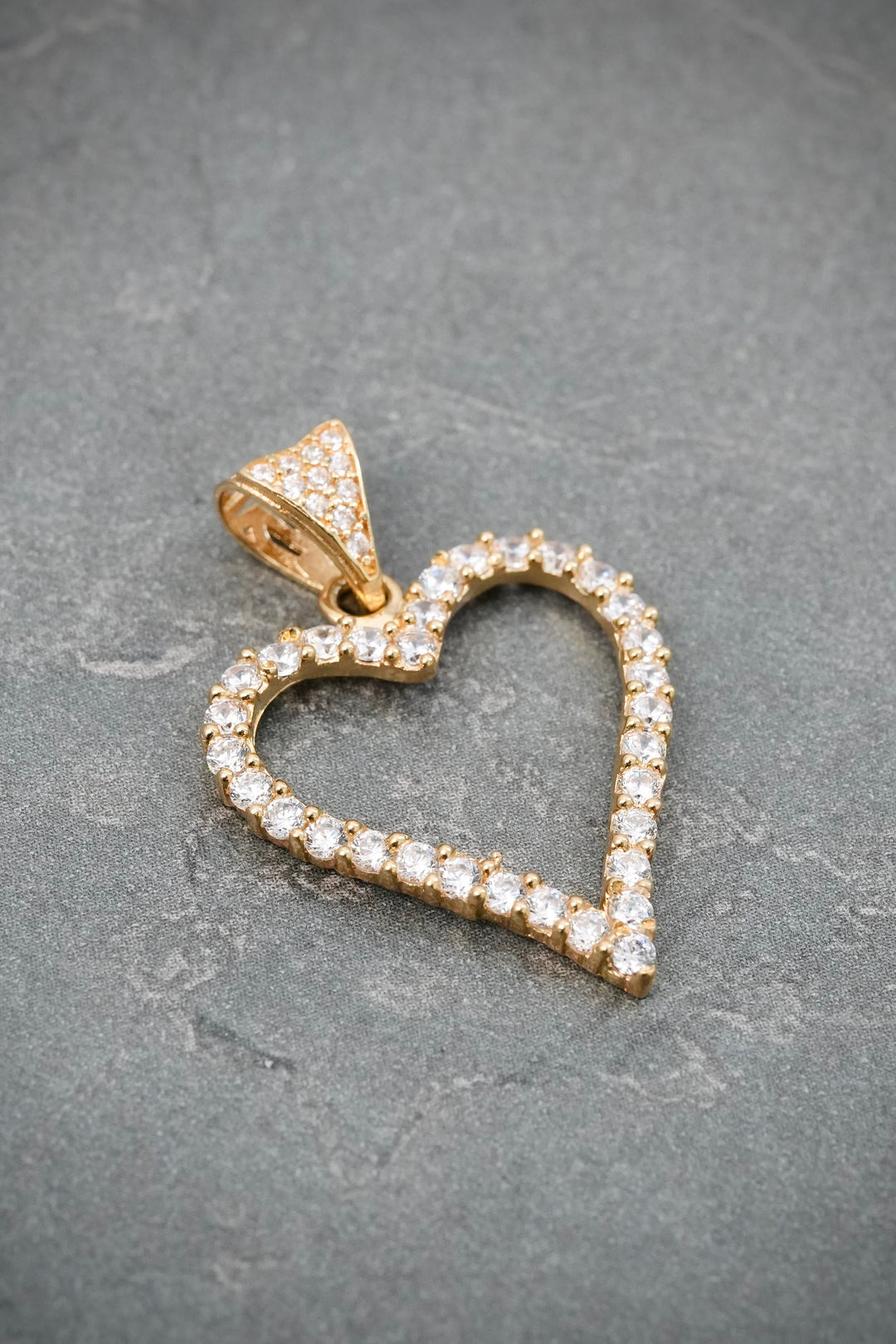 Dije Corazon con Swarovski Blanco 2.05gr / 2.8cm / 19.8mm — Oro Amarillo