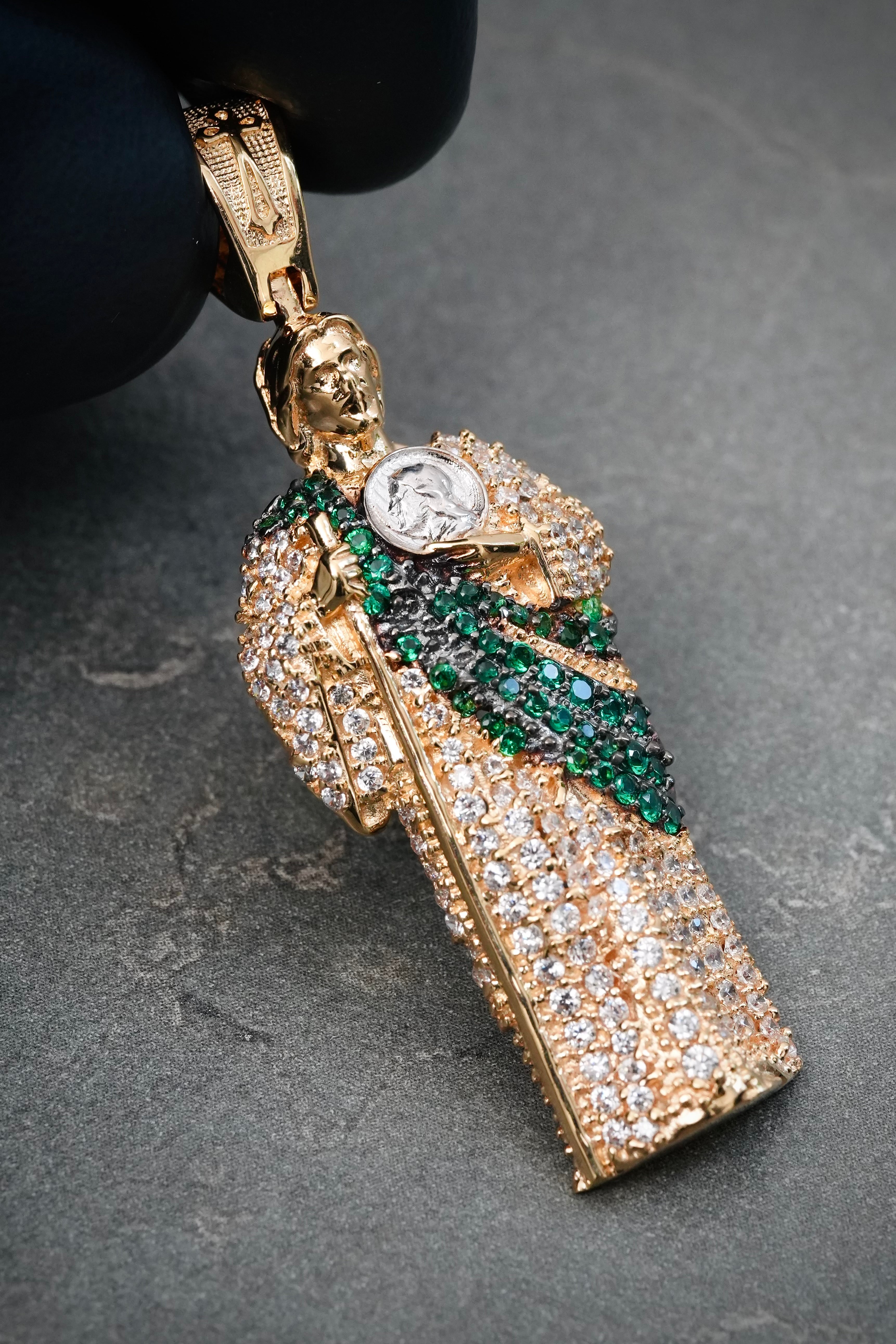 Dije San Judas con Swarovski Verde y Blanco 7.5gr / 5cm / 17.6mm — Oro Amarillo