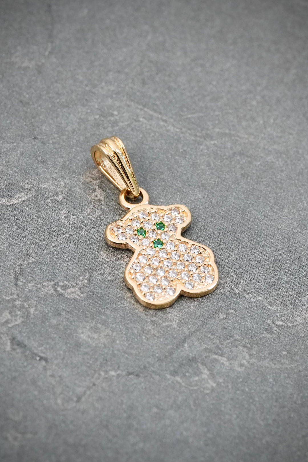 Dije Oso Th con Swarovski Verde y Blanco 1.4gr / 2cm / 9mm — Oro Amarillo