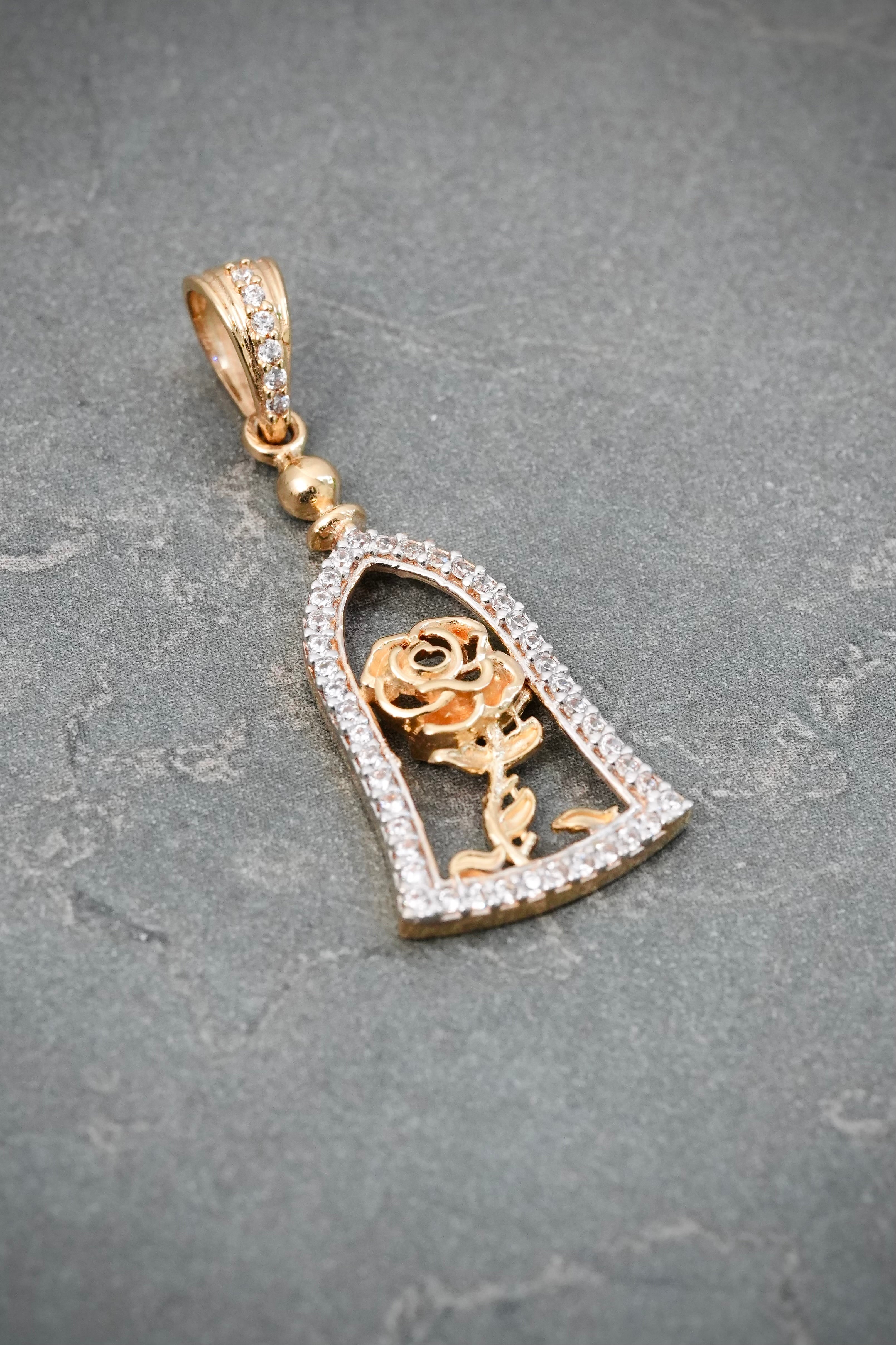 Dije Rosa con Swarovski Blanco 2.4gr / 3.3cm / 13mm — Oro Amarillo