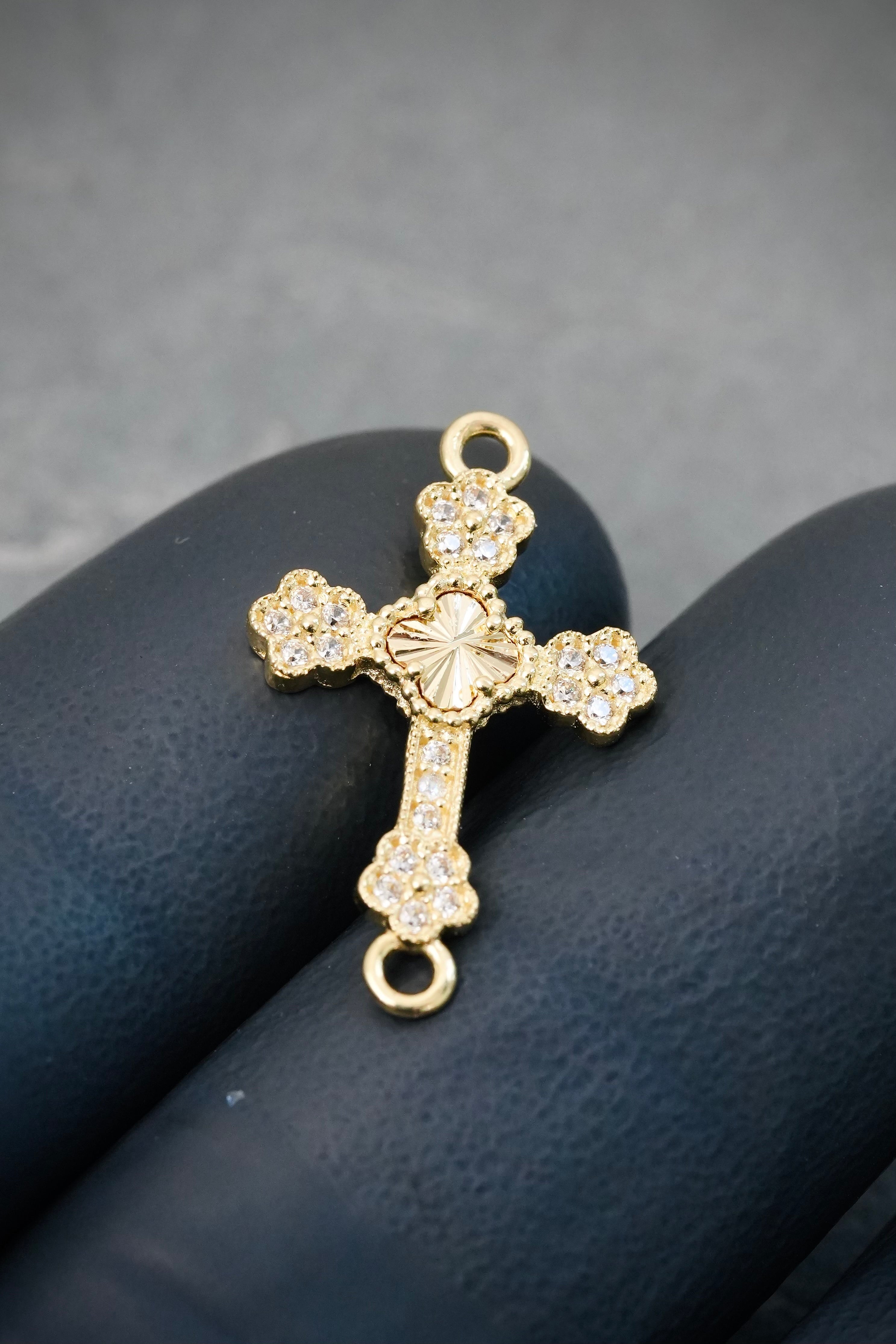Herraje Cruz con Swarovski Blanco 1.1gr / 2.1cm / 13.6mm — Oro Amarillo