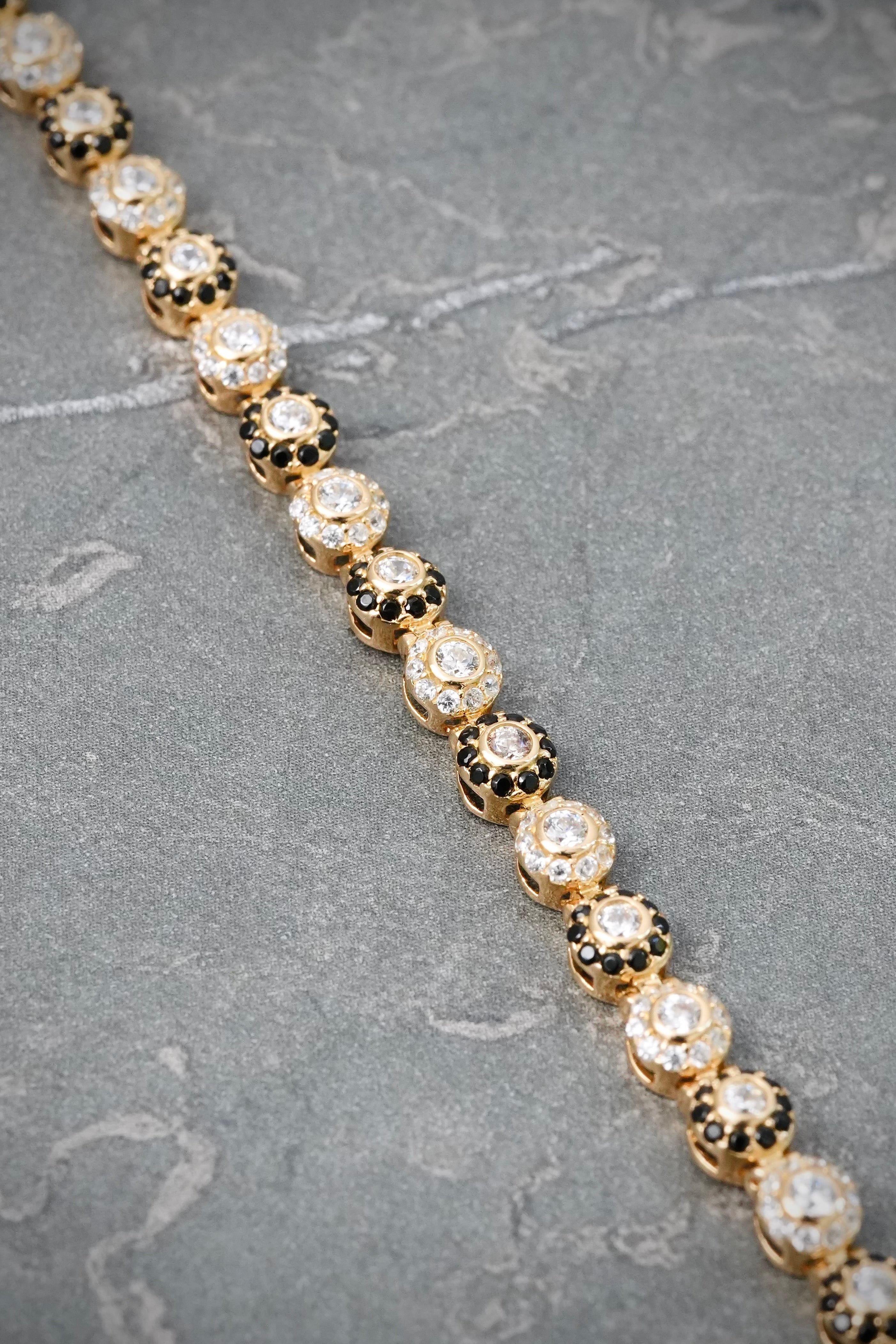 Pulso Tenis con Swarovski Negro y Blanco 10gr / 21cm / 4.4mm — Oro Amarillo