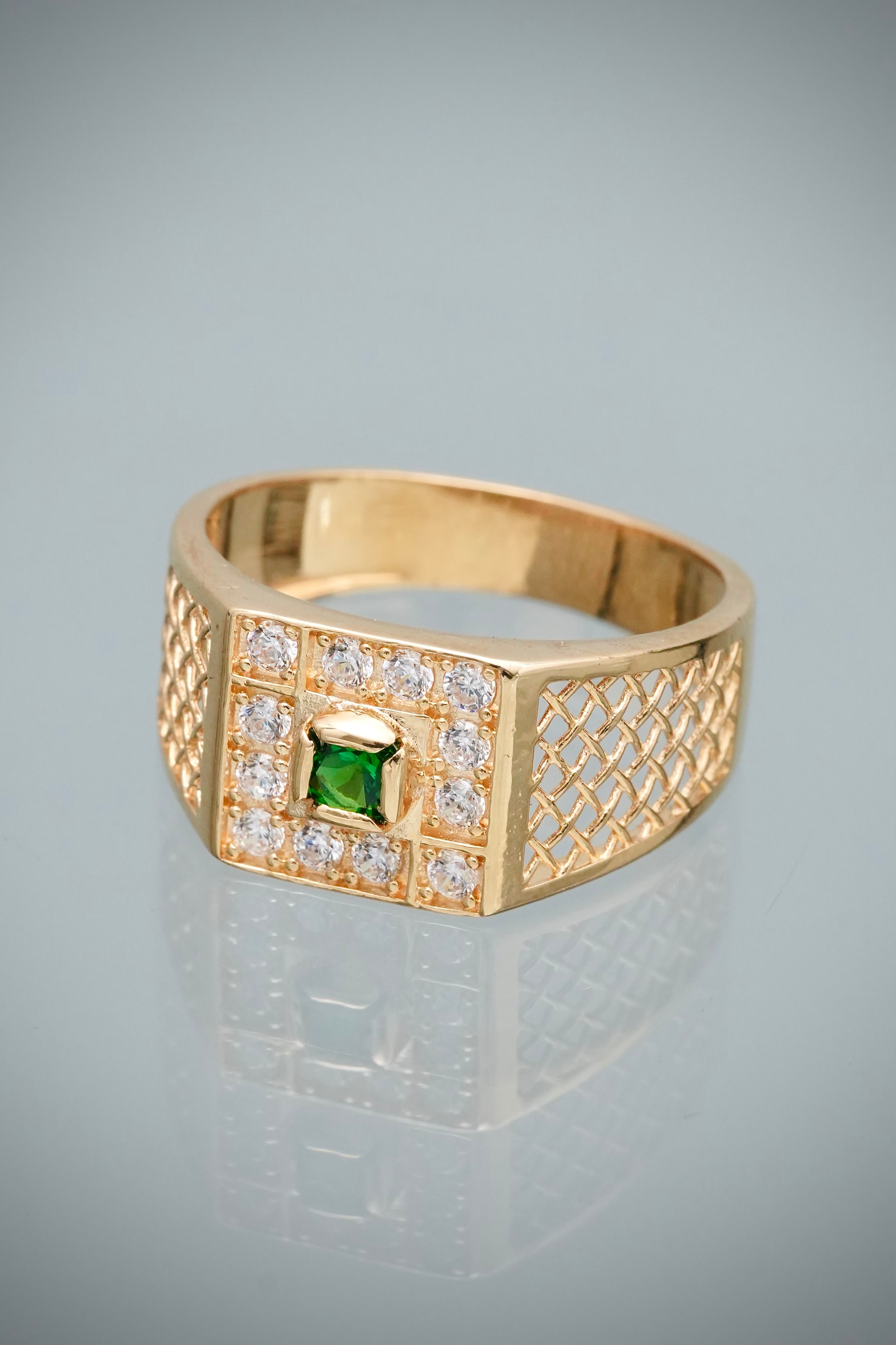 Anillo con Swarovski Blanco y Verde 5.6gr / Talla 10 1/2 — Oro Amarillo