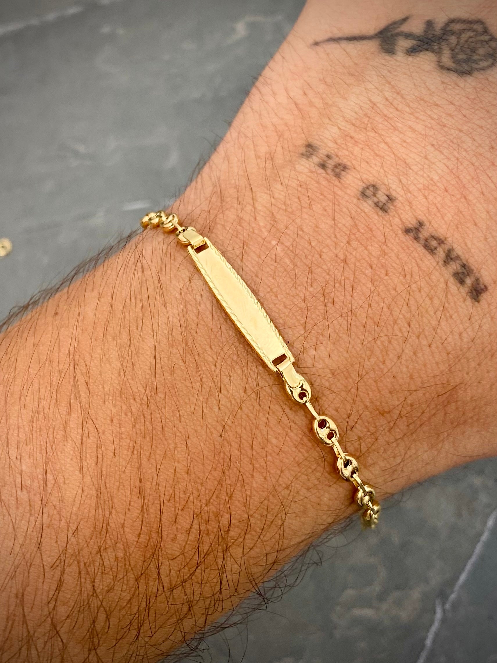 Pulso bebe con placa 1.85gr / Largo 15cm — Oro Amarillo